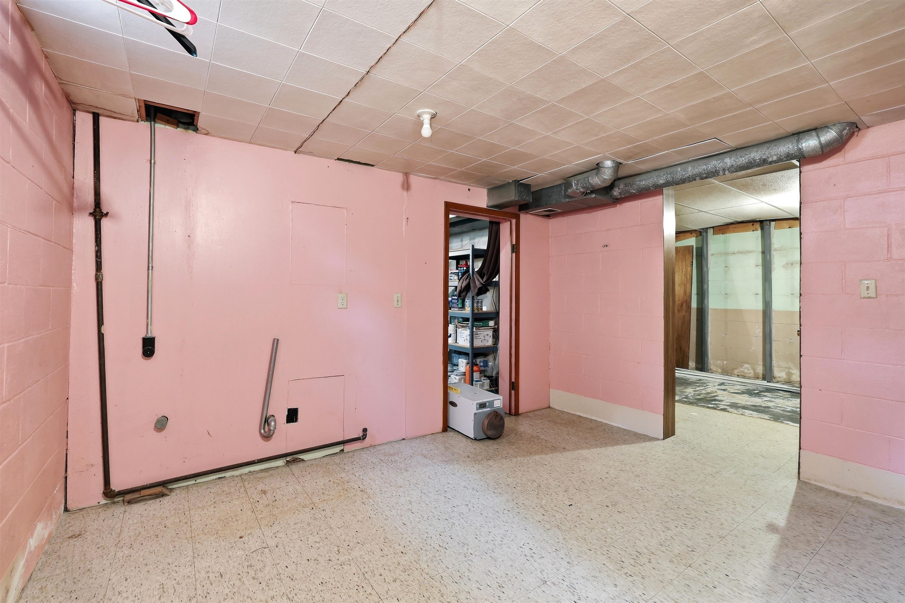 500 W Wilson Avenue Property Photo 32