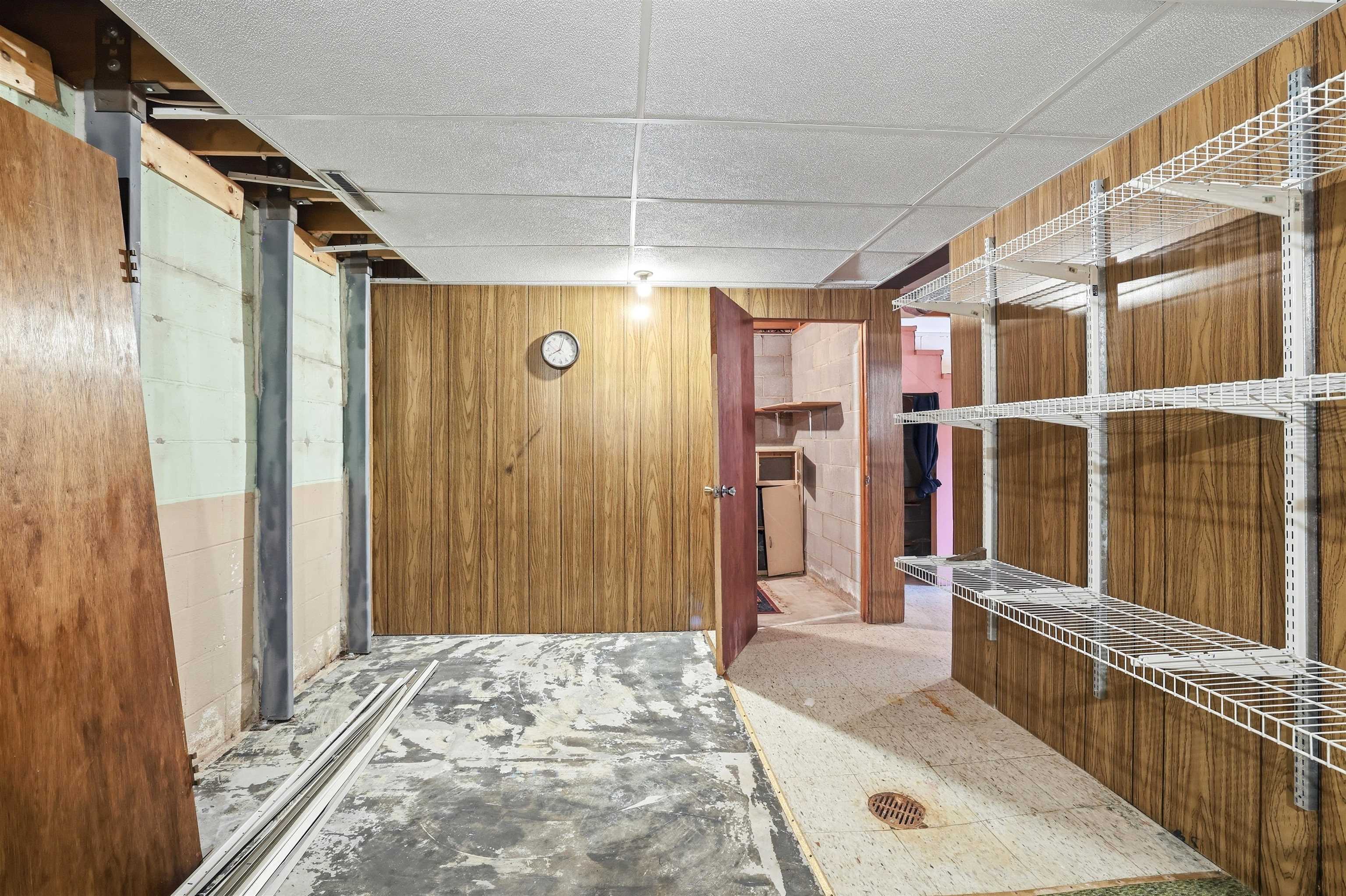 500 W Wilson Avenue Property Photo 34