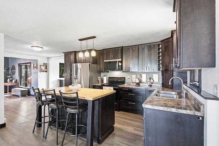 207263 Fairhaven Avenue Property Photo 10