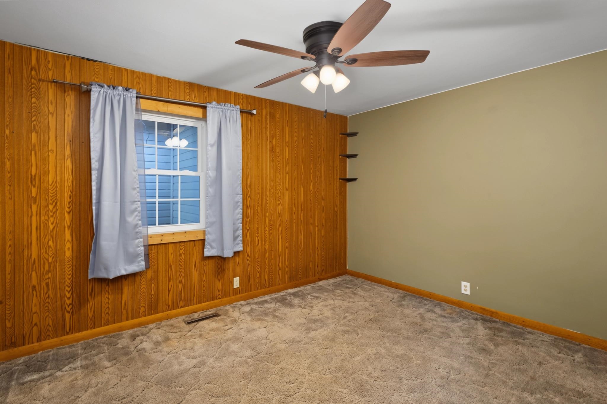 5886 Main Street Property Photo 13