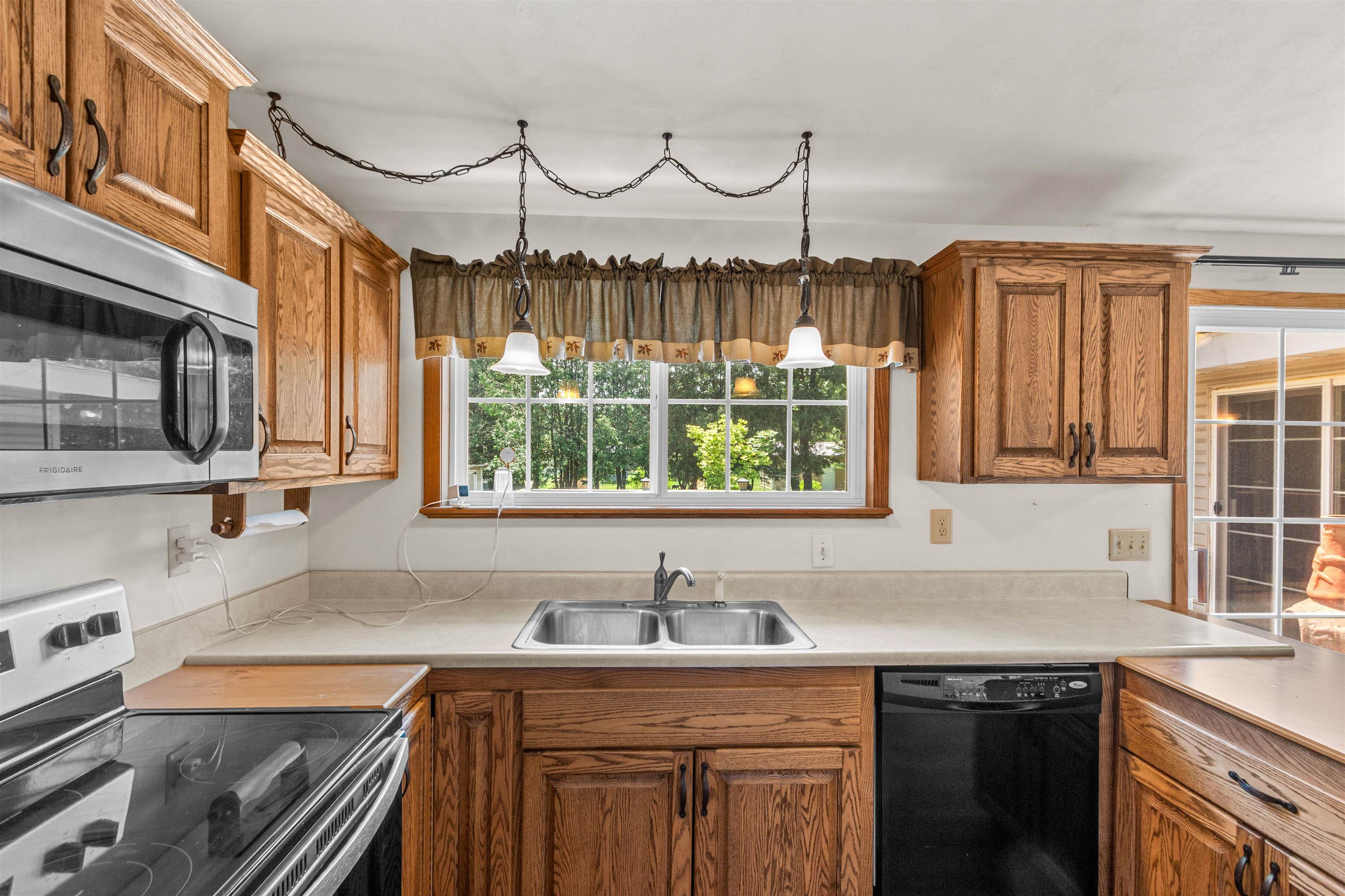 3021 Katherine Circle Property Photo 5
