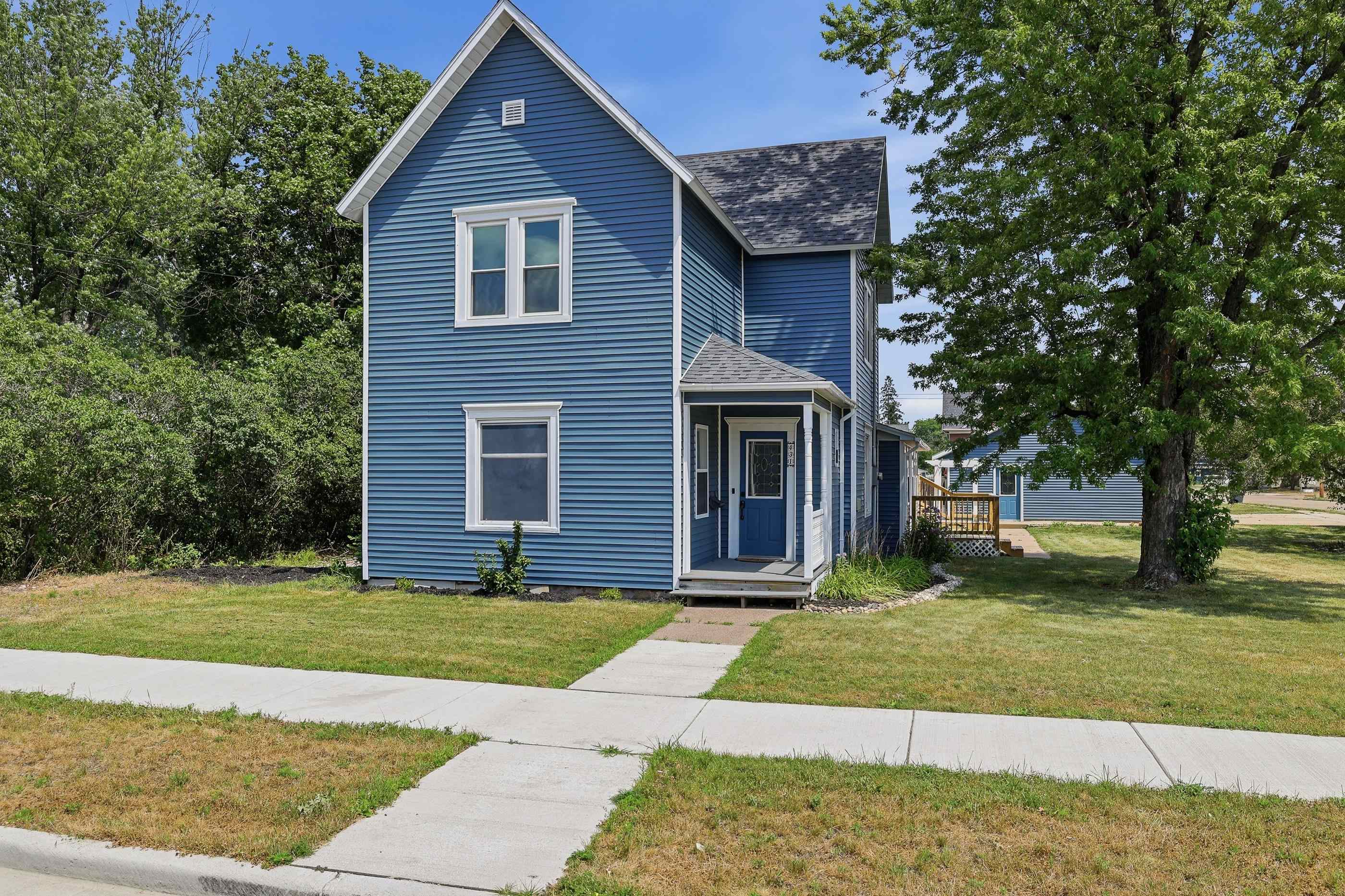 431 9th Street South Property Photo 2