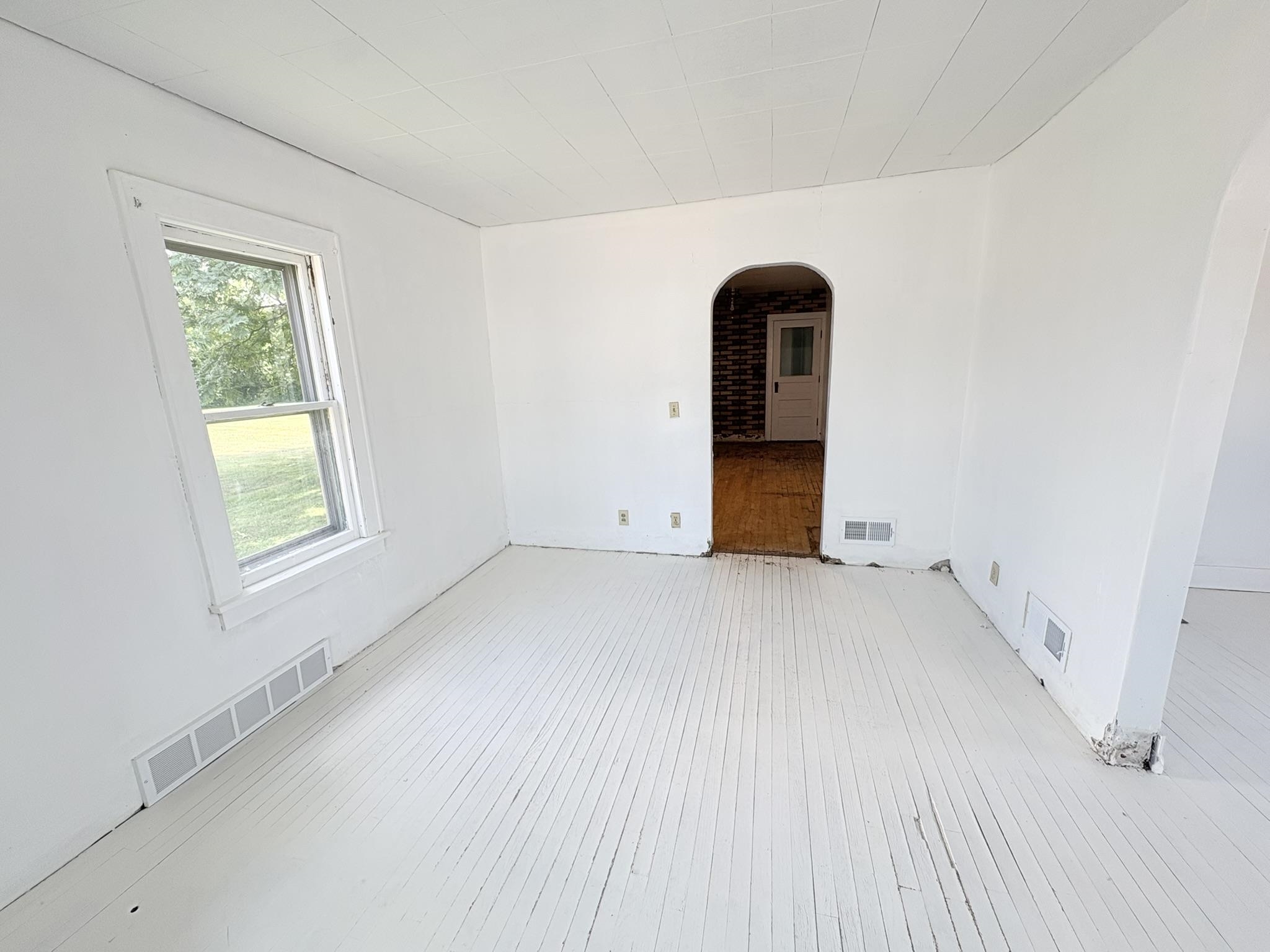 2261 W Grand Avenue Property Photo 5