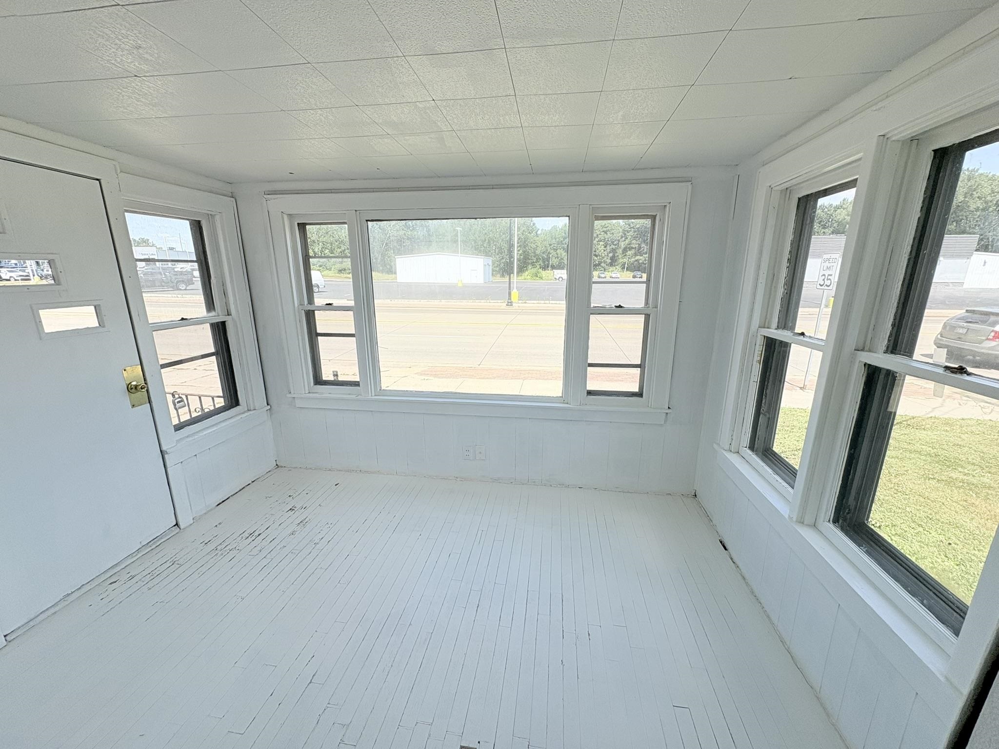 2261 W Grand Avenue Property Photo 6