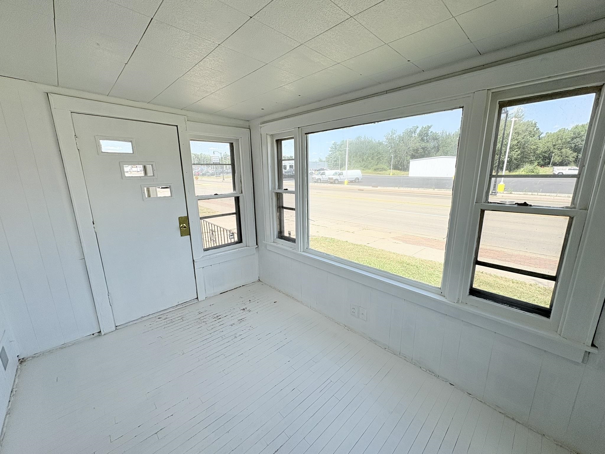 2261 W Grand Avenue Property Photo 7