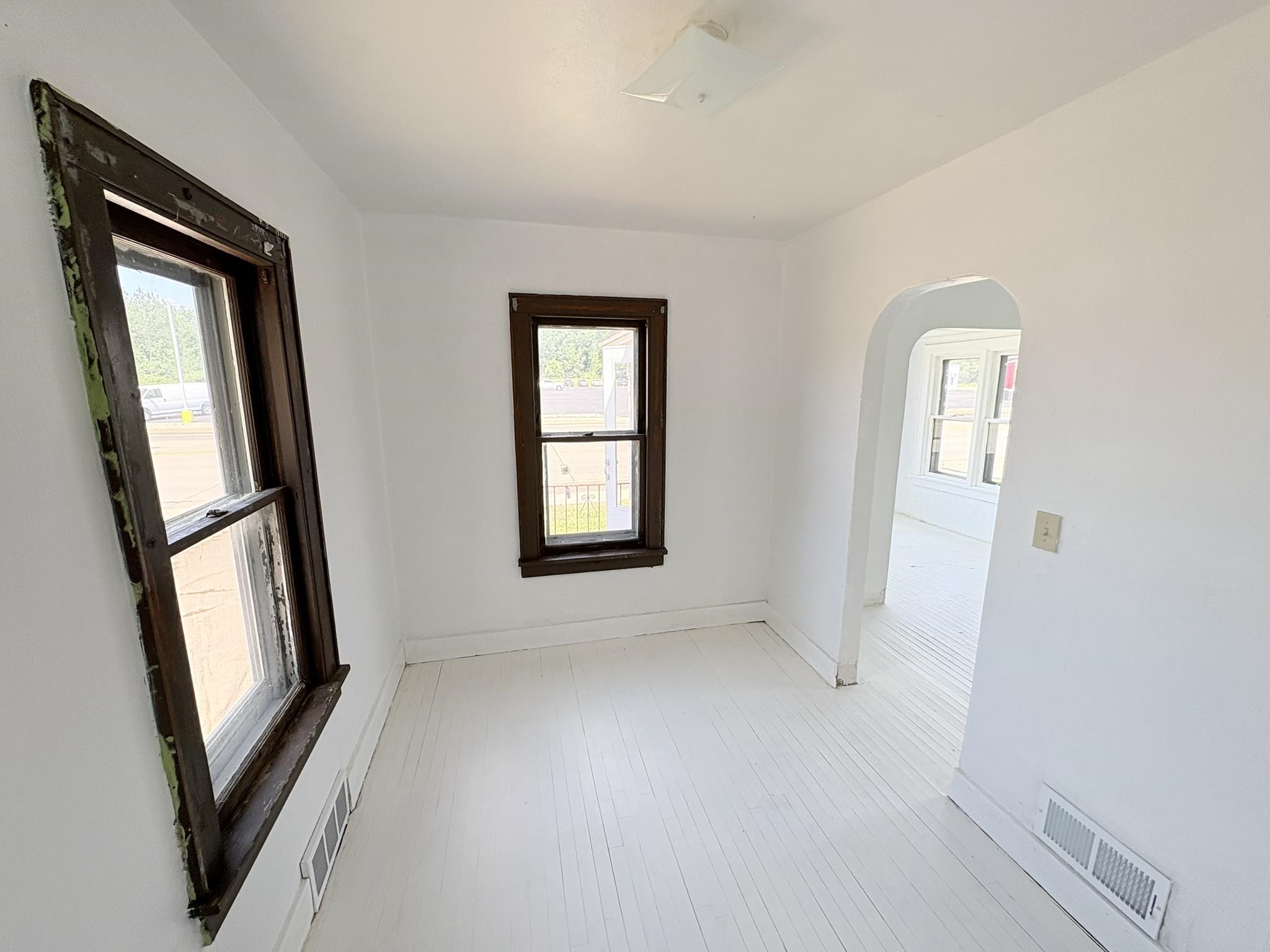 2261 W Grand Avenue Property Photo 14
