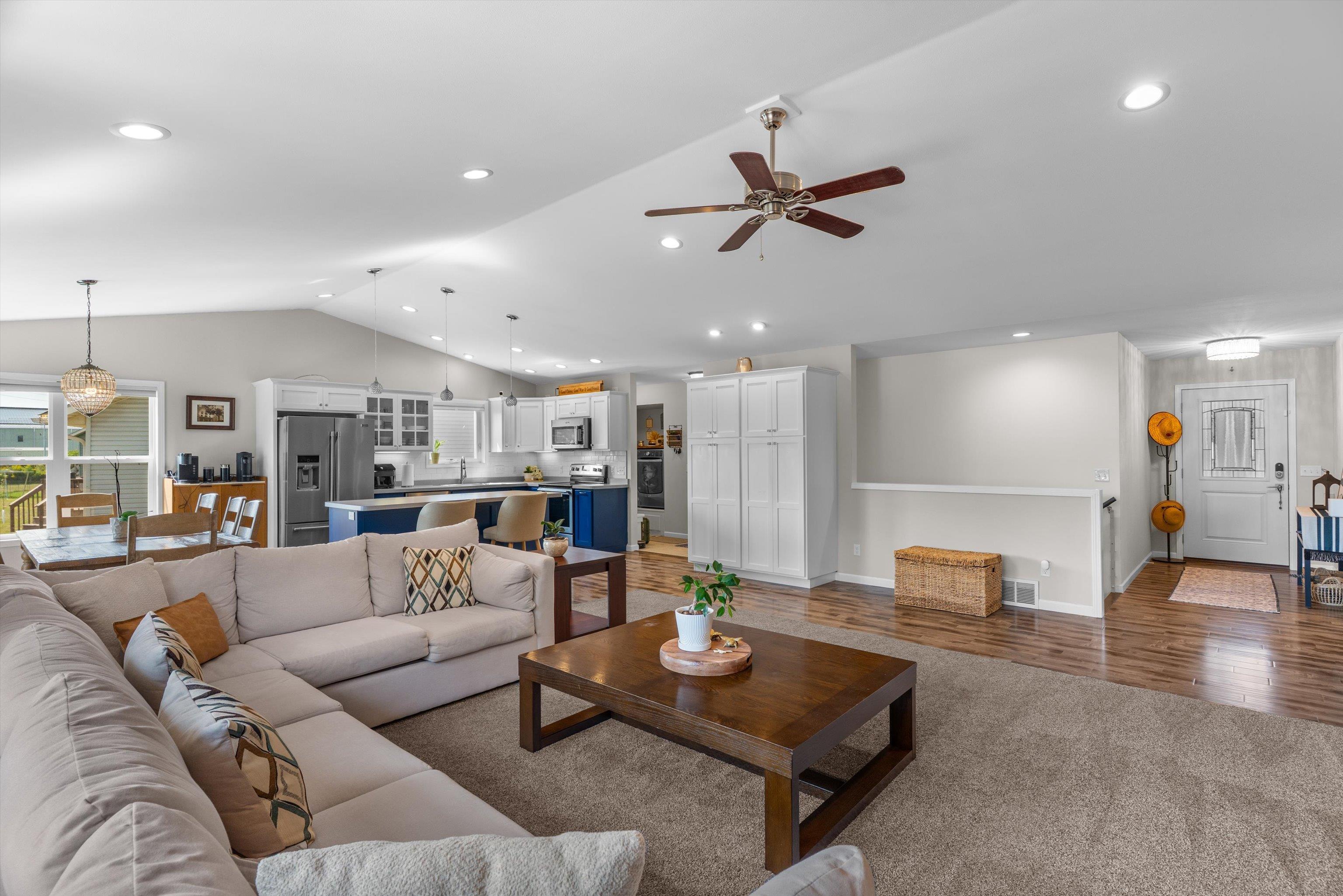 2818 Peachtree Circle Property Photo 4
