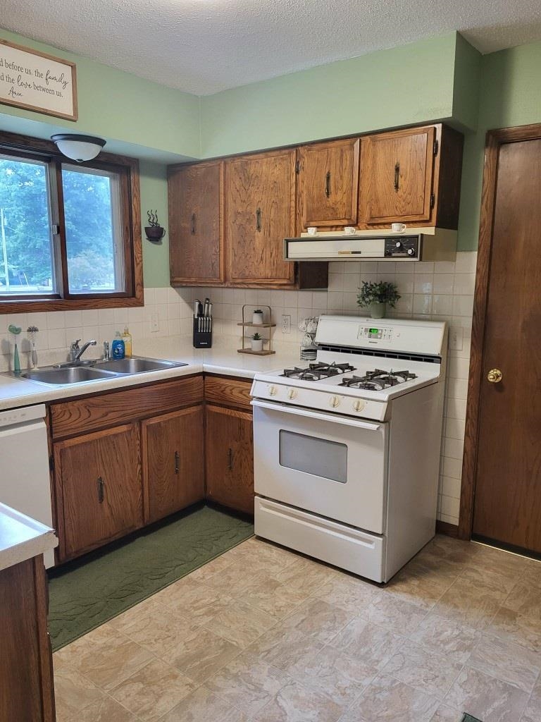 4203 Sternberg Avenue Property Photo 10