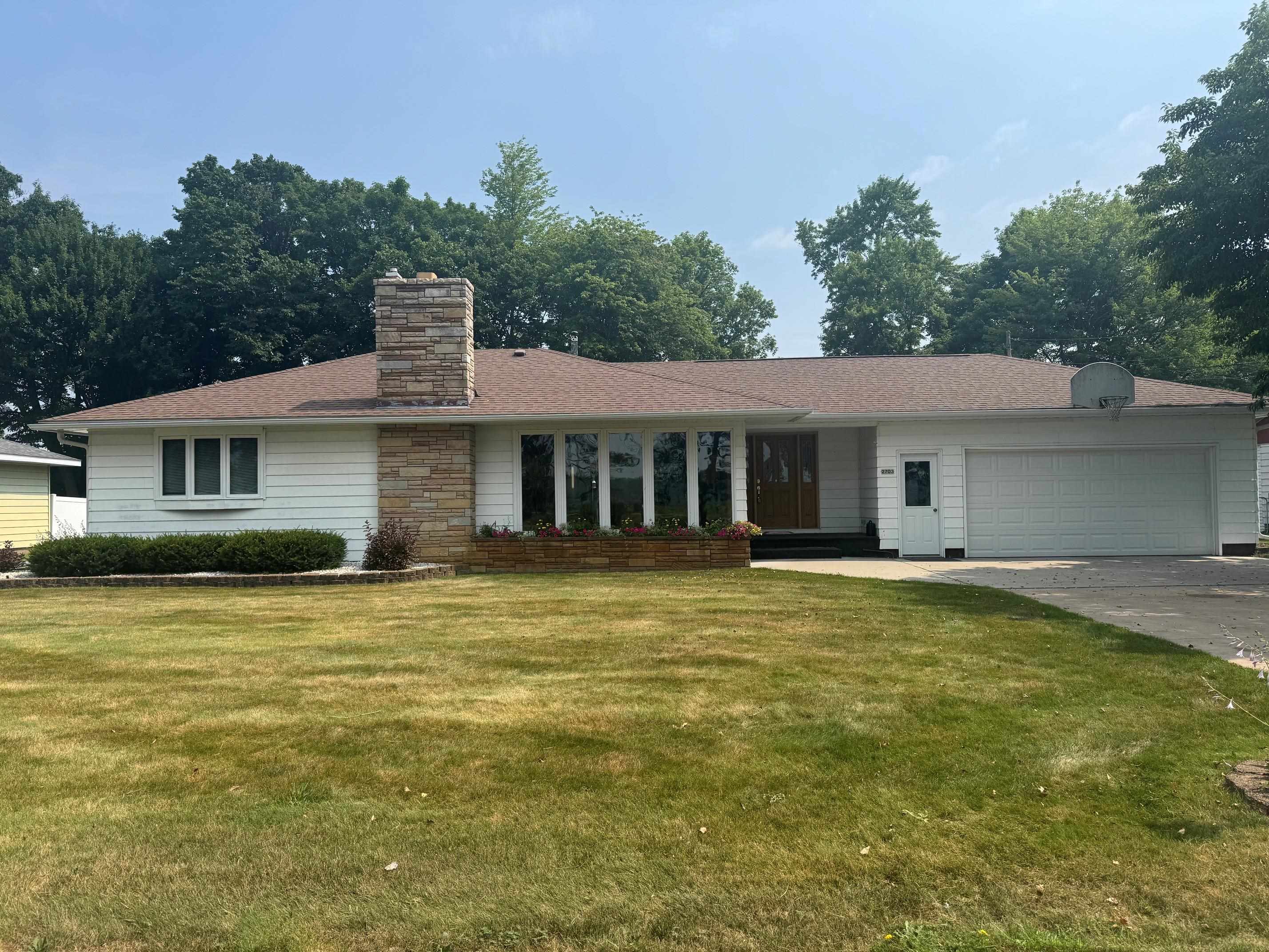 2703 Glen Drive Property Photo 1