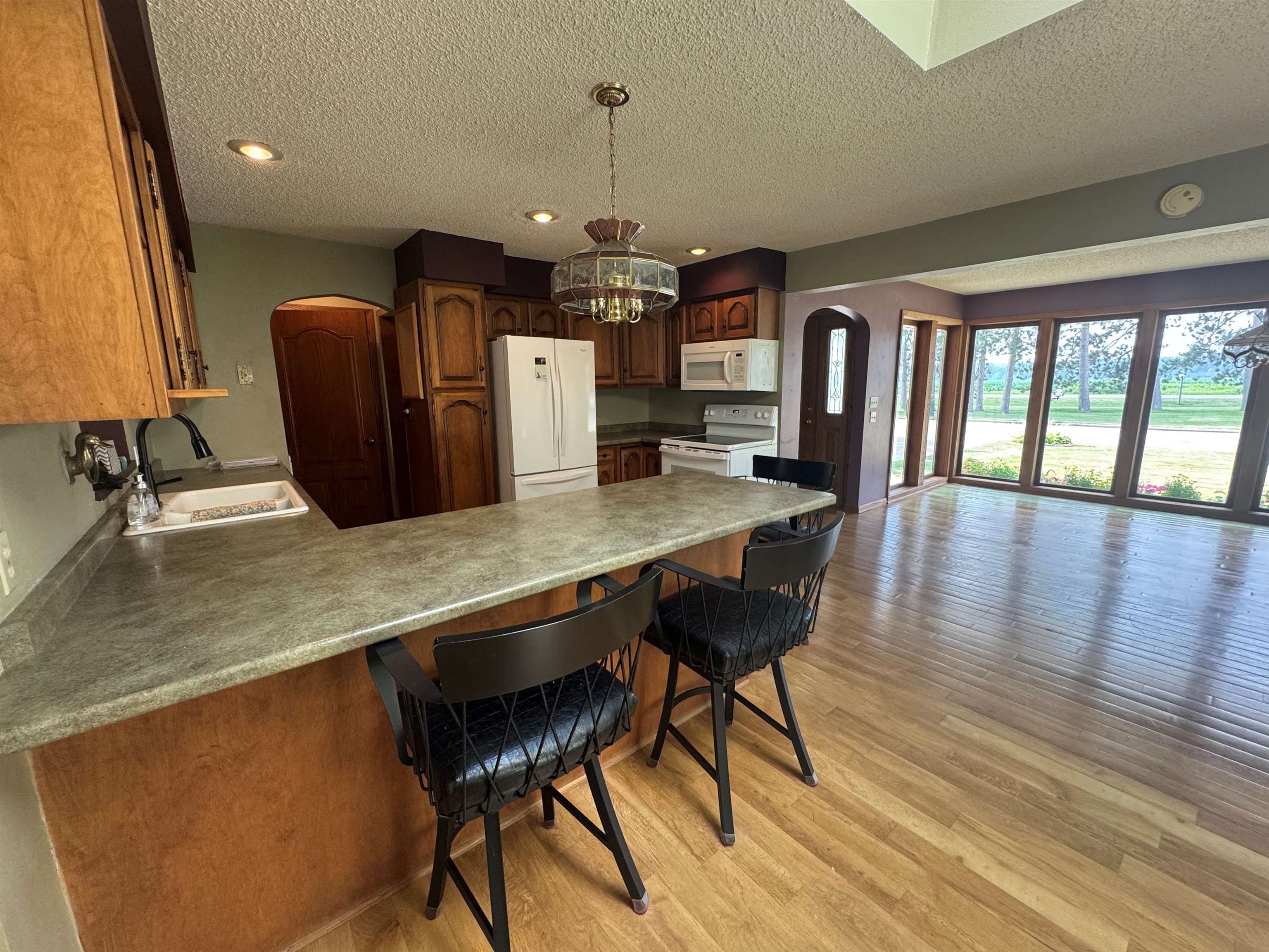 2703 Glen Drive Property Photo 2