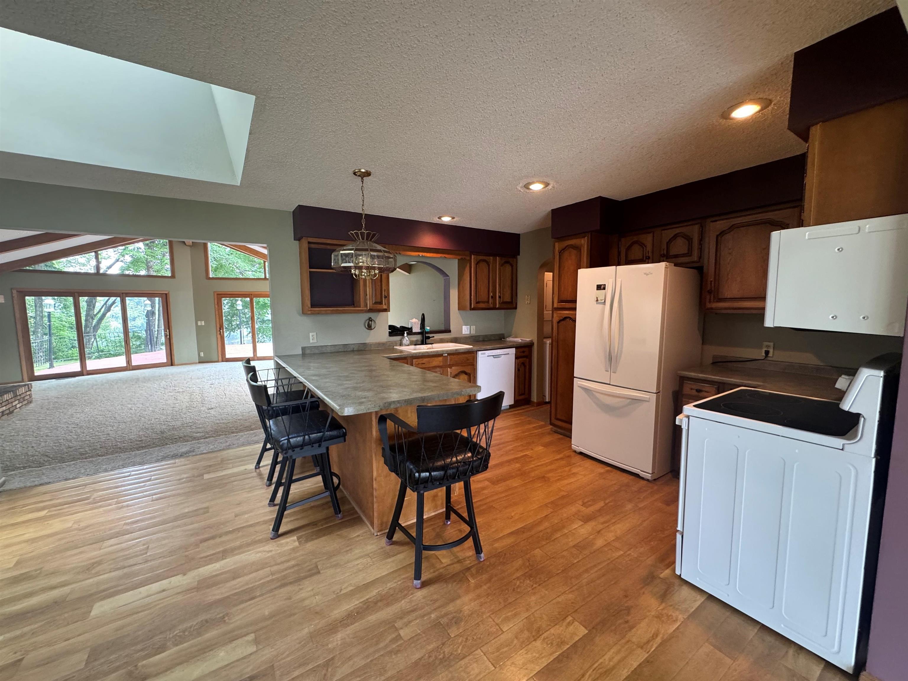 2703 Glen Drive Property Photo 3