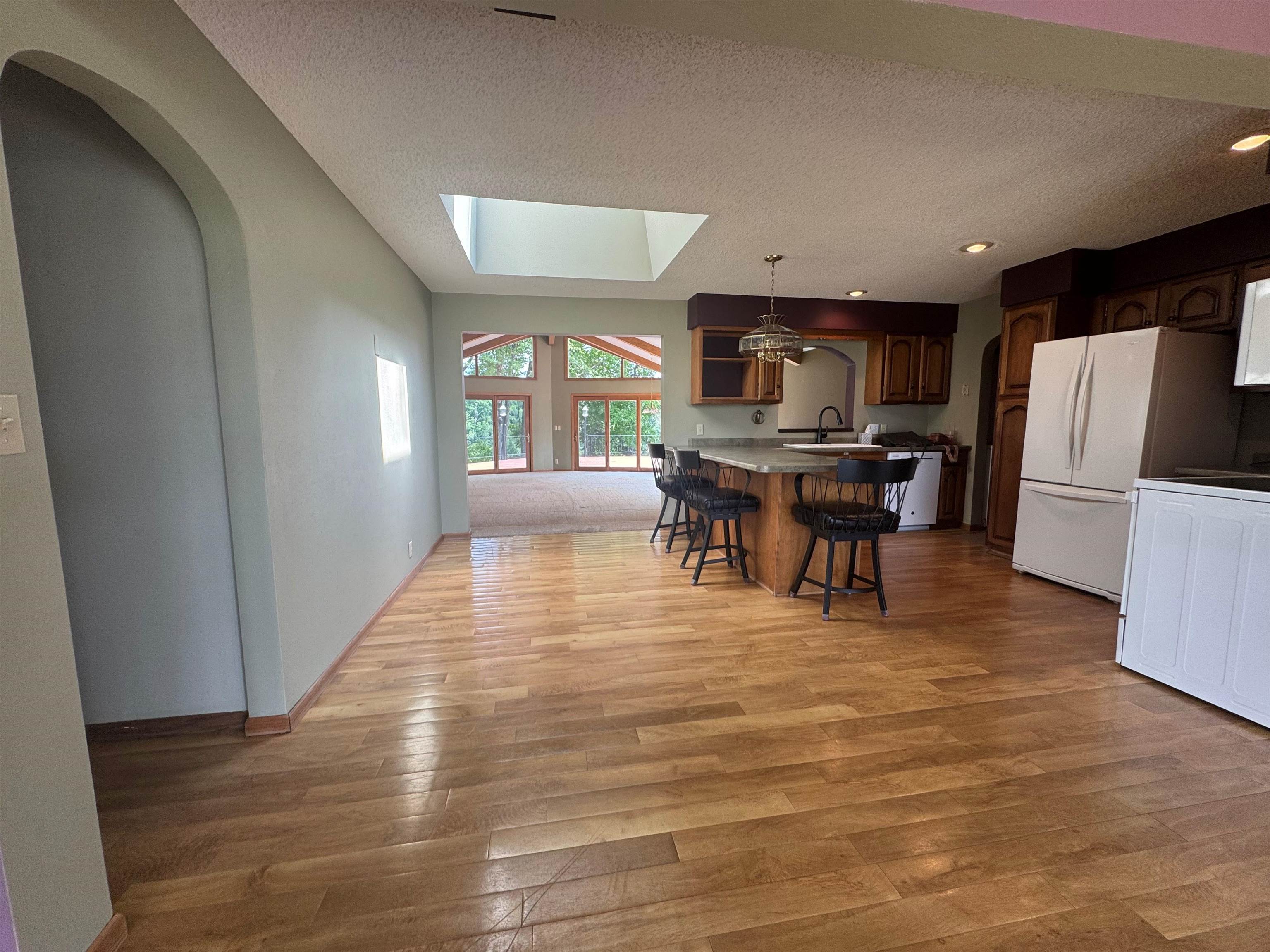 2703 Glen Drive Property Photo 4