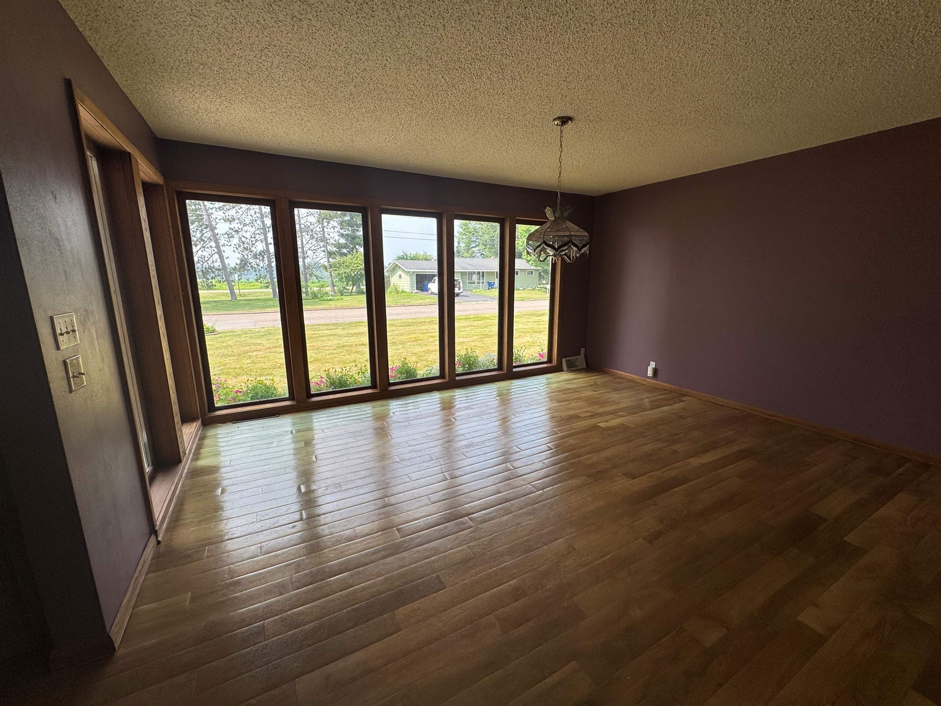2703 Glen Drive Property Photo 6