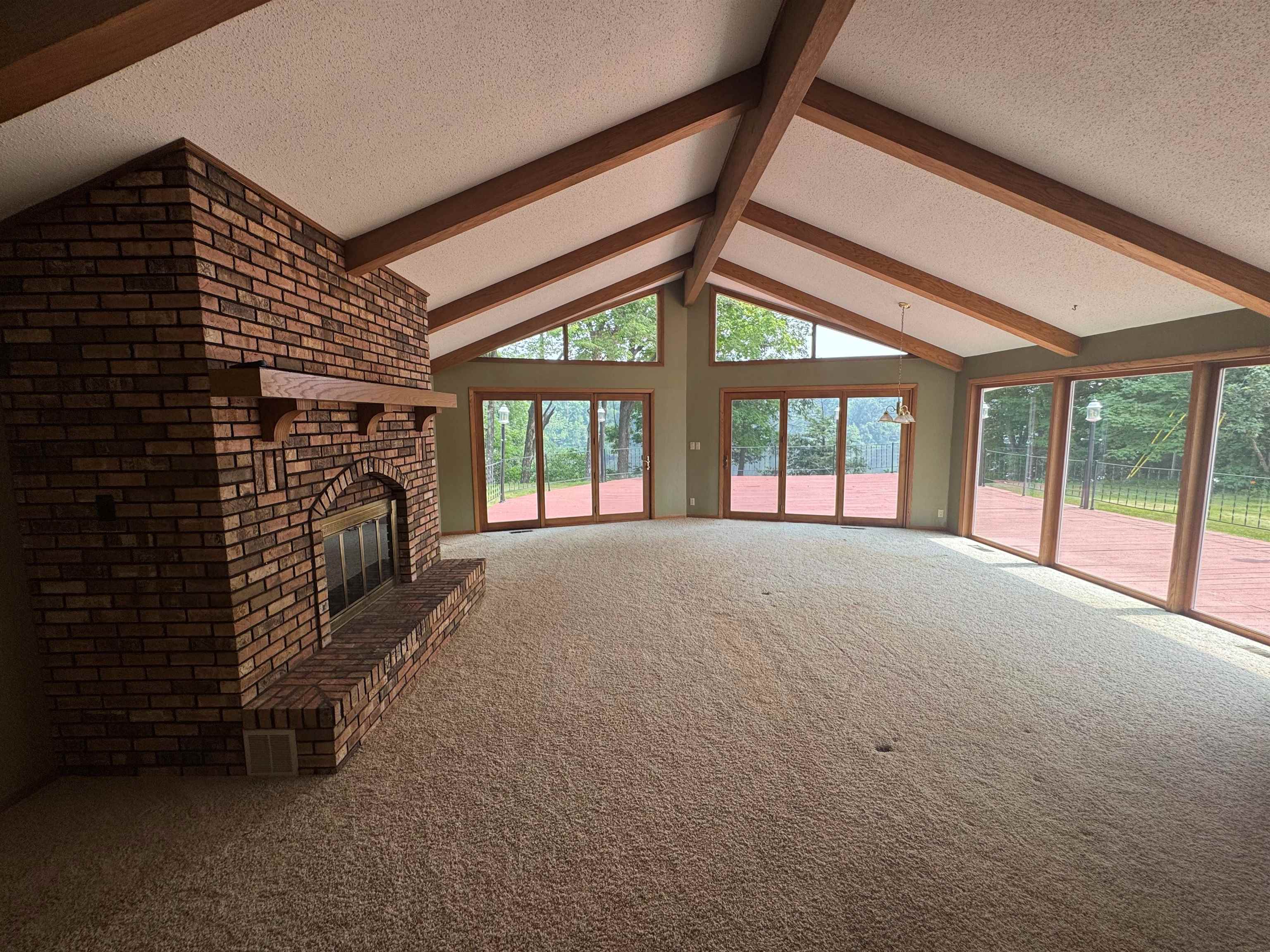 2703 Glen Drive Property Photo 7