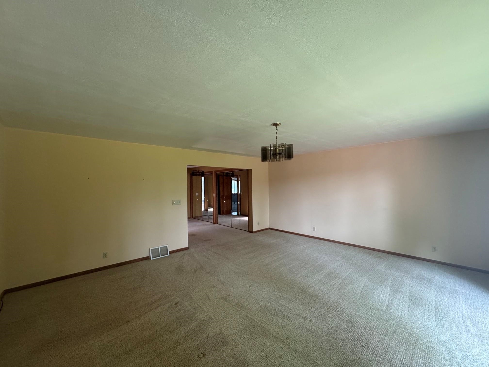 2703 Glen Drive Property Photo 11