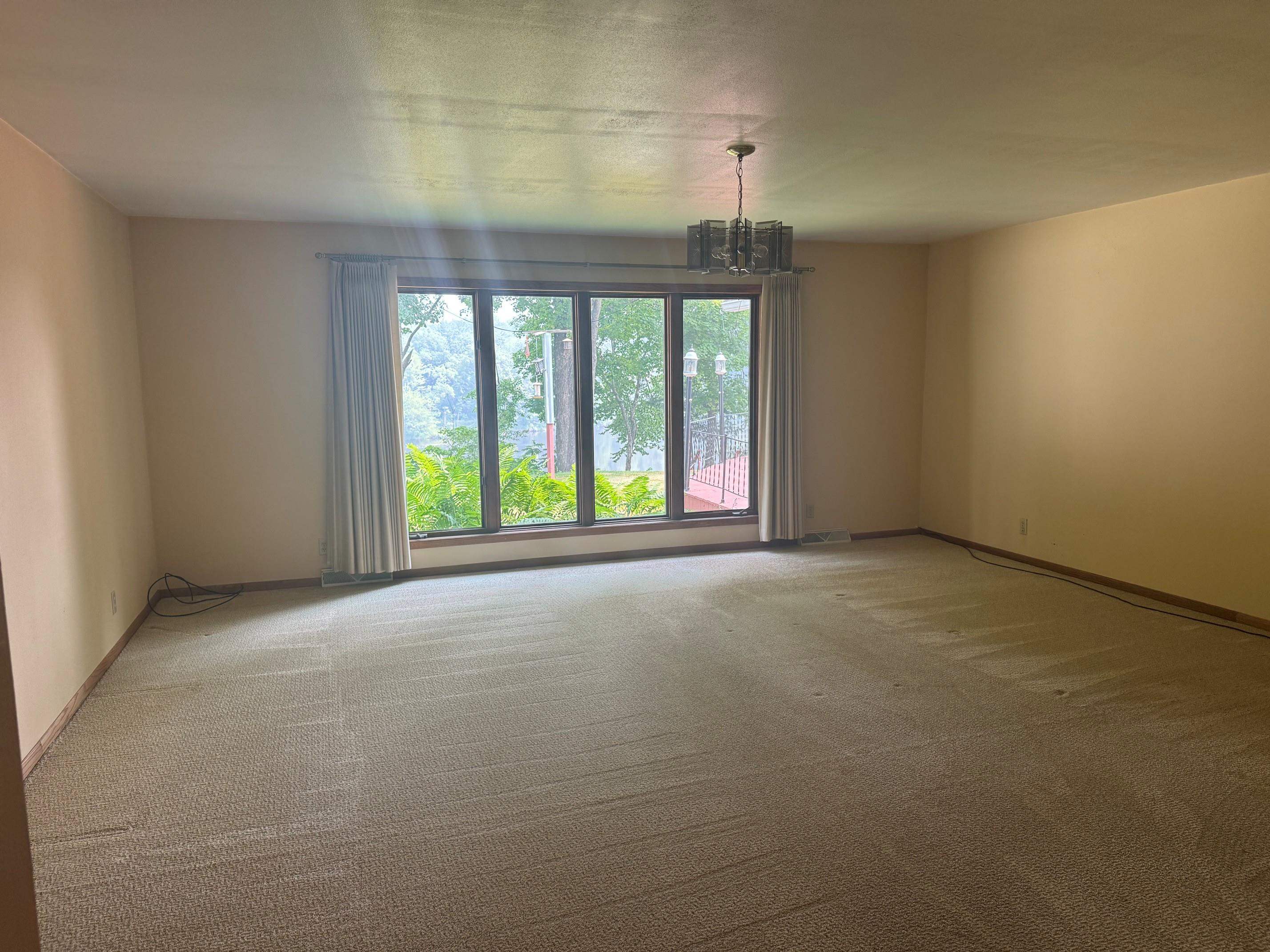 2703 Glen Drive Property Photo 12