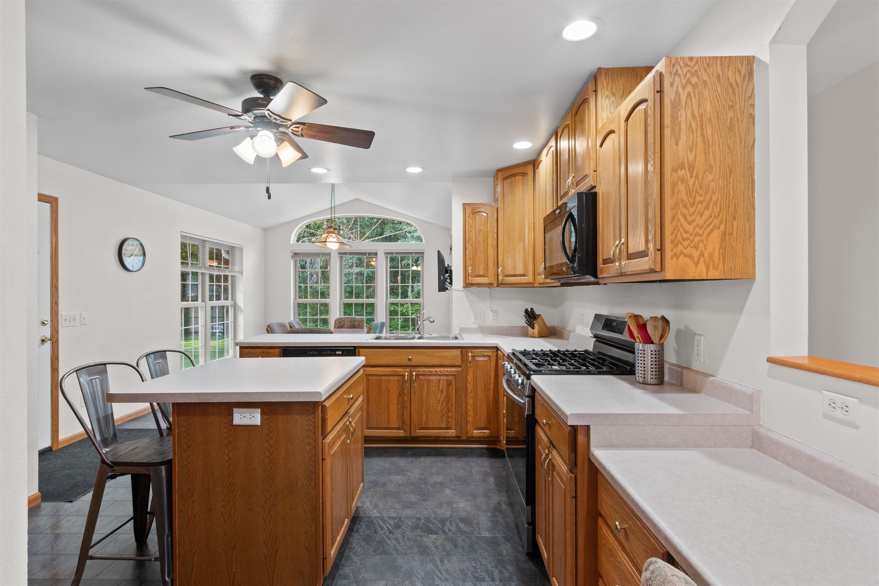 6220 Pointe Place Property Photo 4