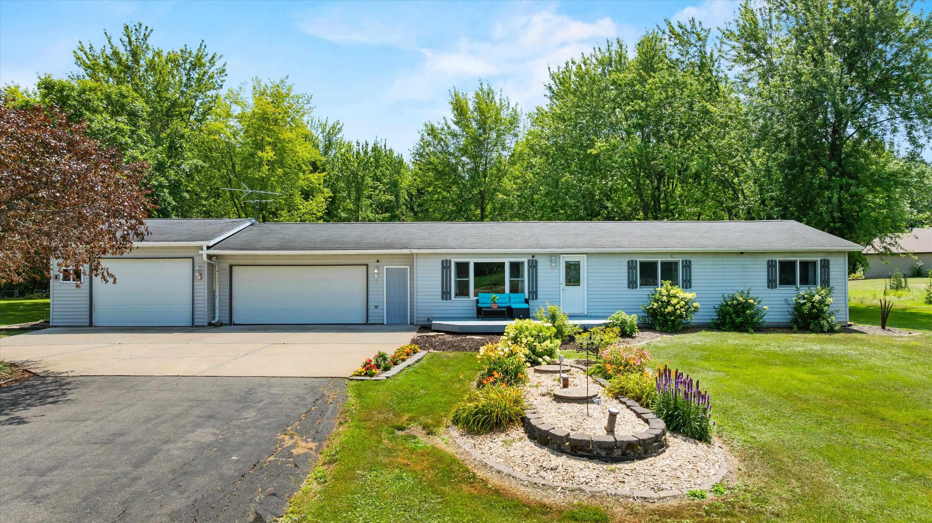 116395 Riverside Road Property Photo 1