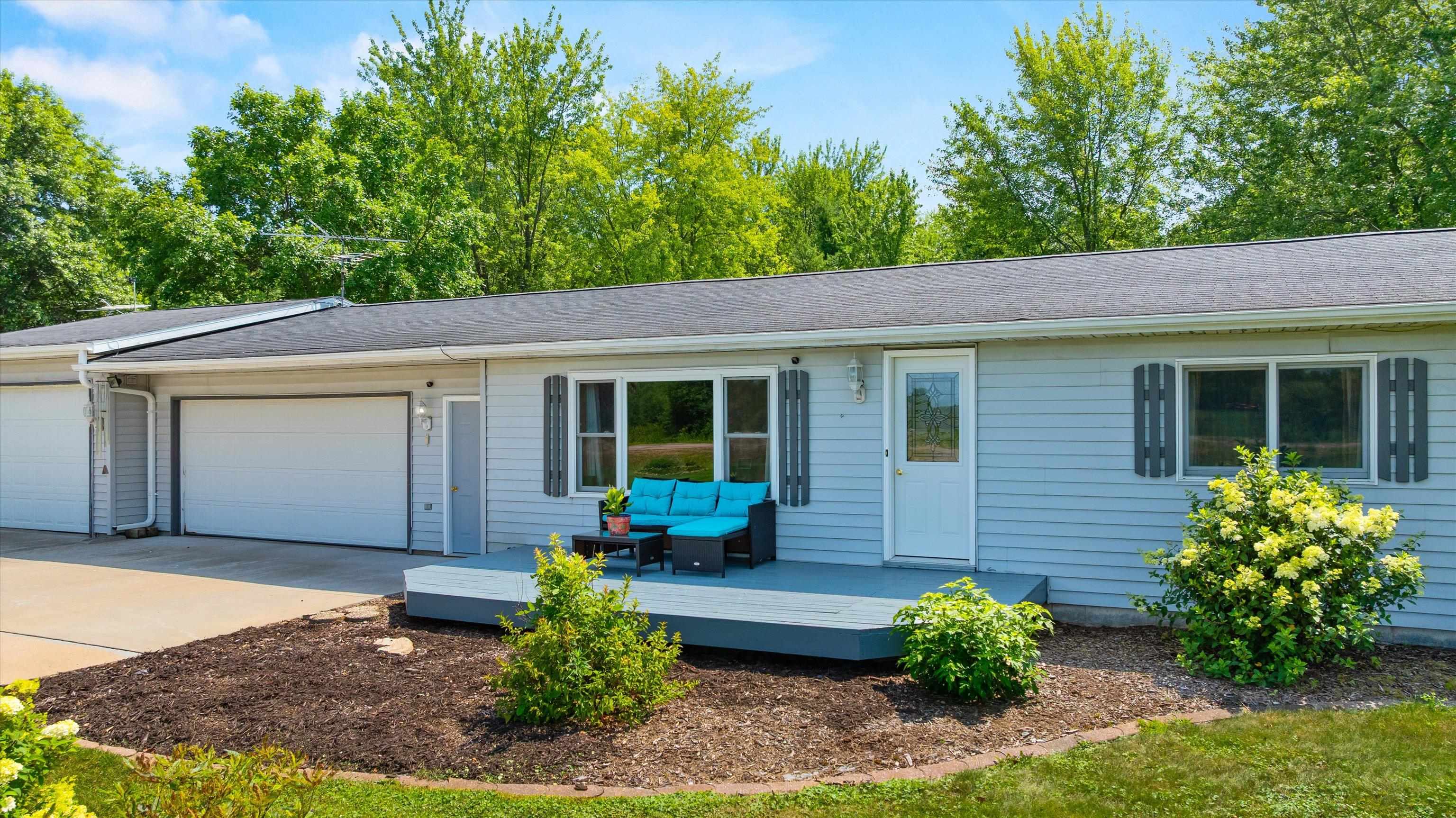 116395 Riverside Road Property Photo 2