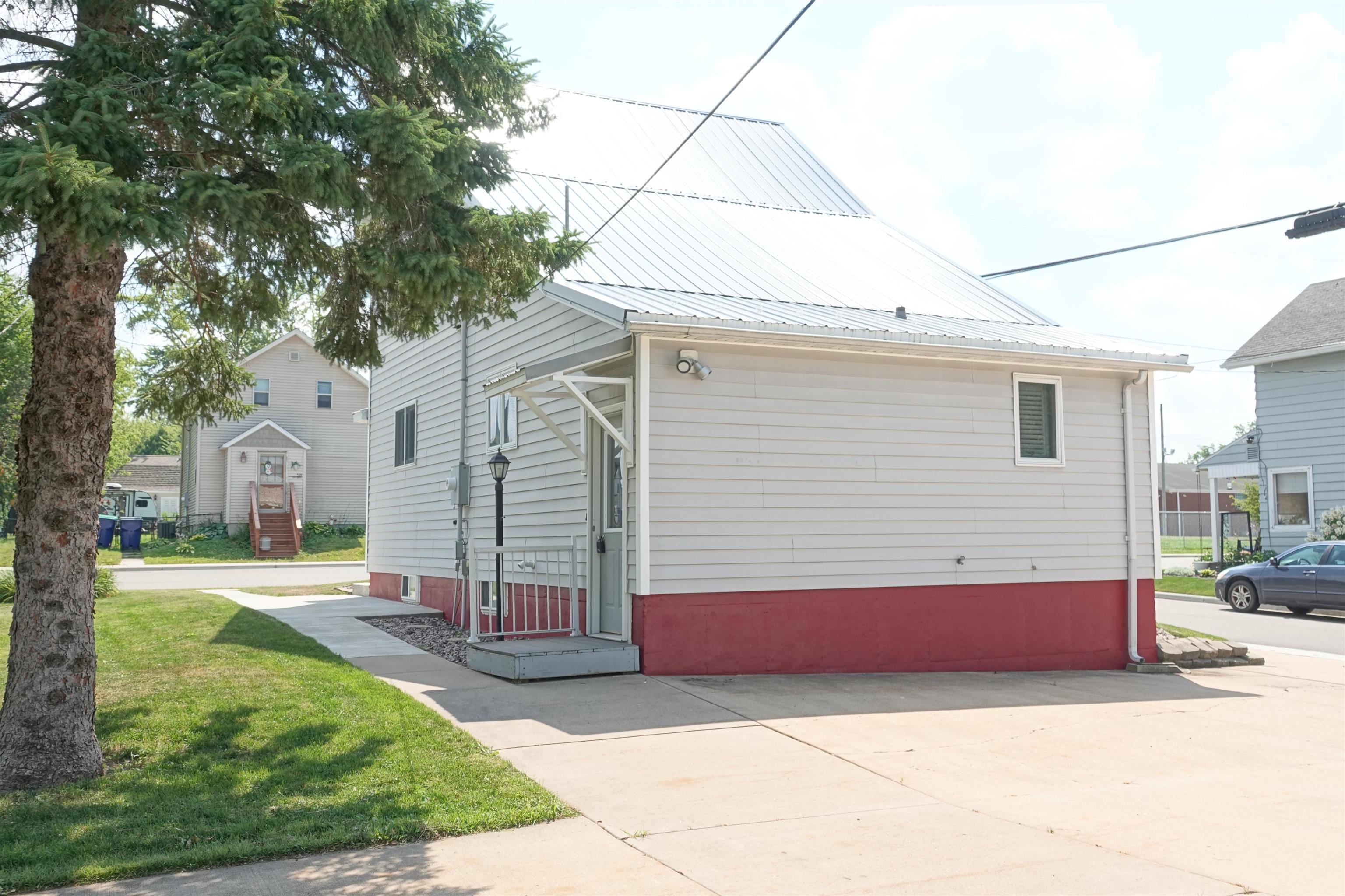 320 Elm Street Property Photo 4