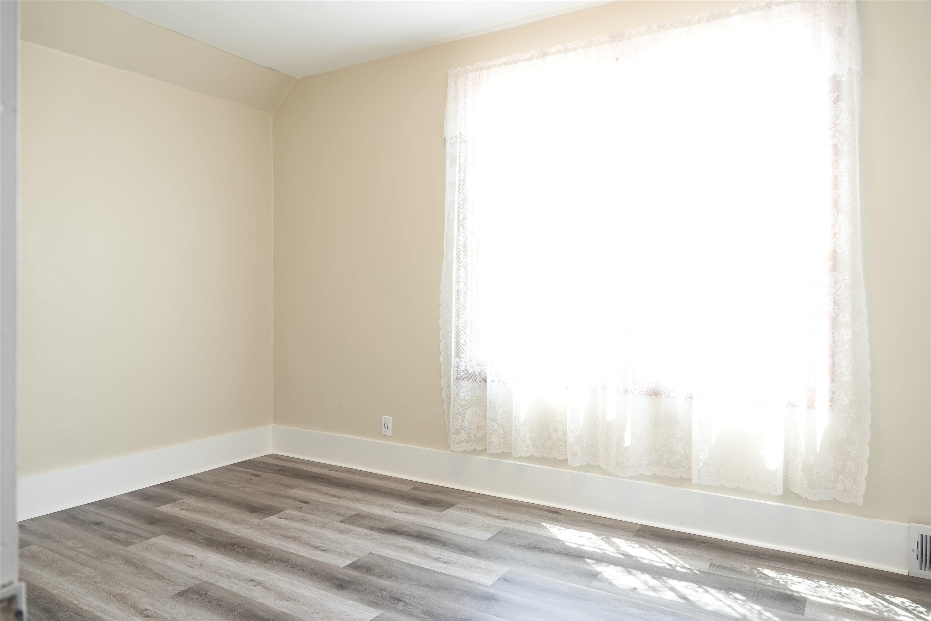 320 Elm Street Property Photo 10