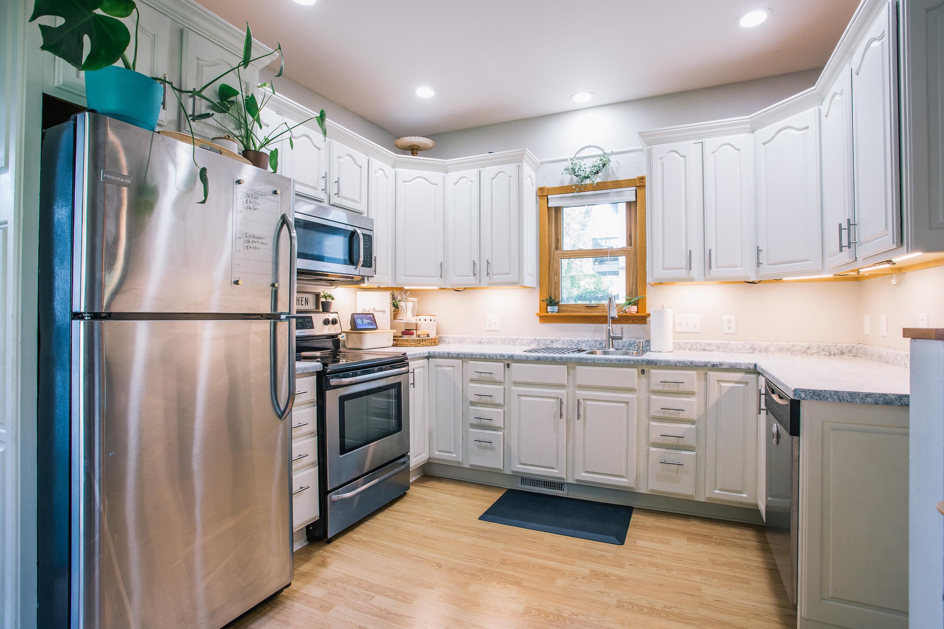 907 S Vine Avenue Property Photo 12