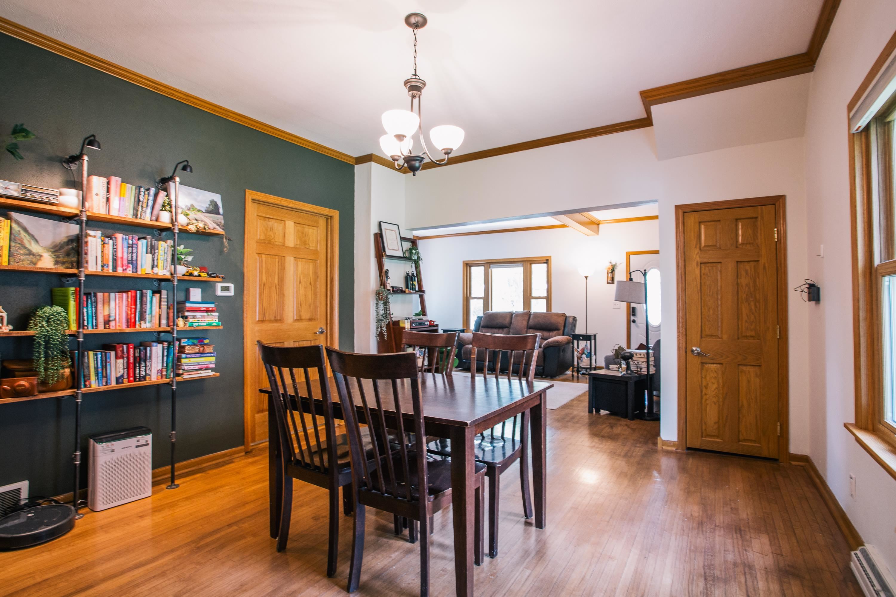 907 S Vine Avenue Property Photo 14