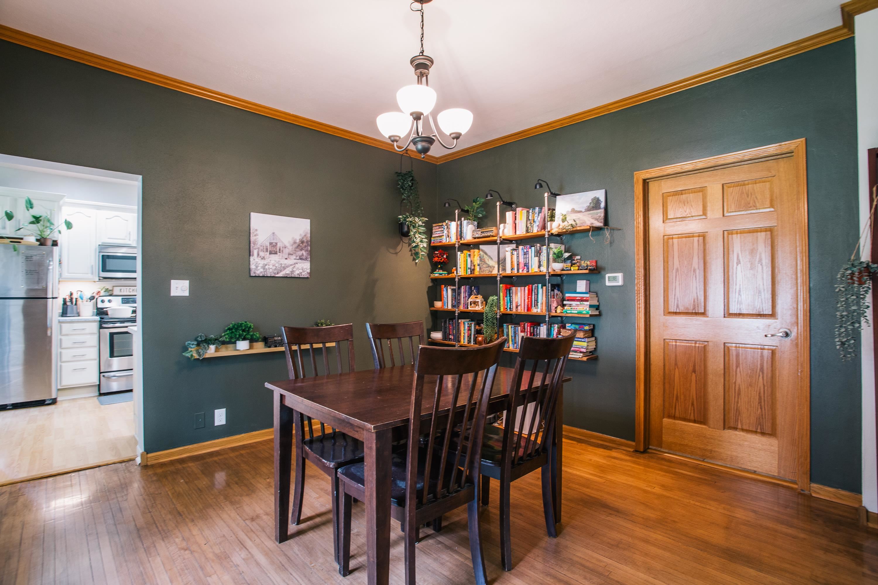 907 S Vine Avenue Property Photo 15