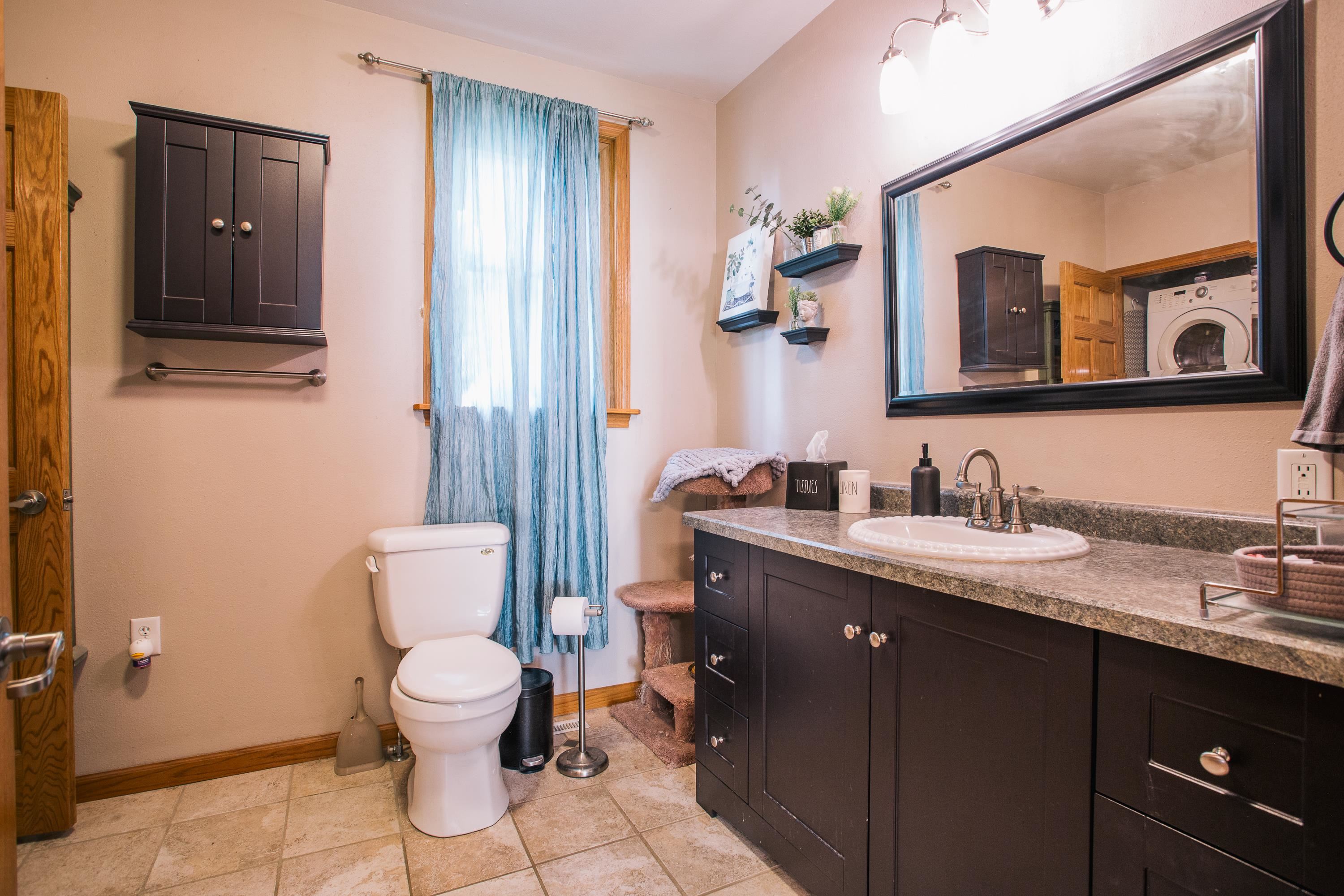 907 S Vine Avenue Property Photo 16
