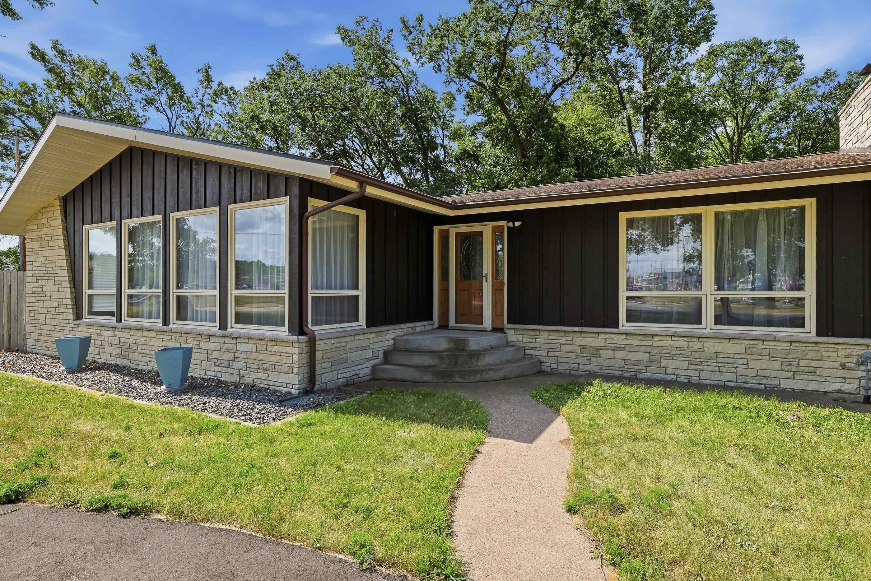 5595 Ellis Street Property Photo 5