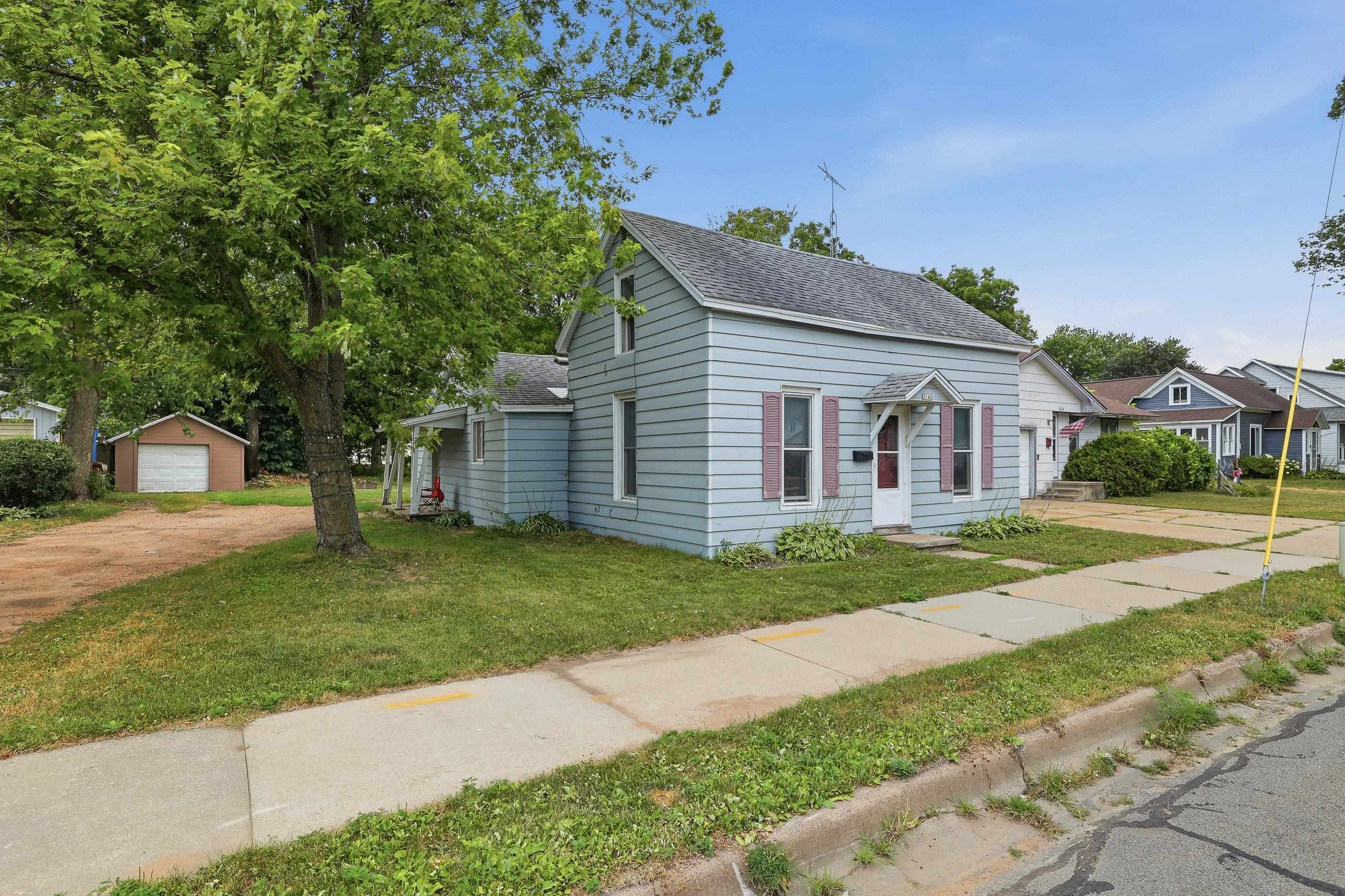 2142 STRONGS AVENUE Property Photo 1