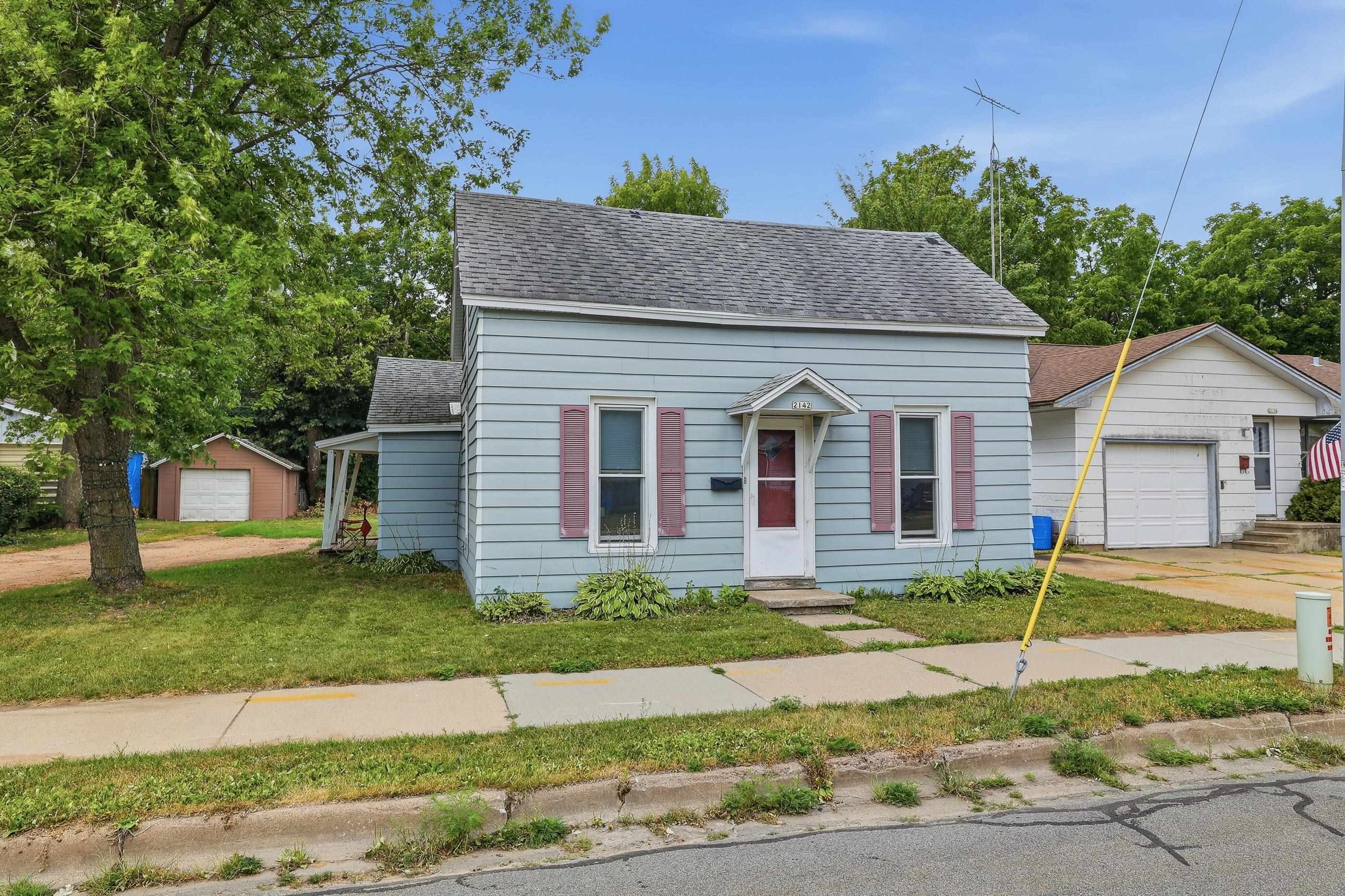 2142 Strongs Avenue Property Photo 2