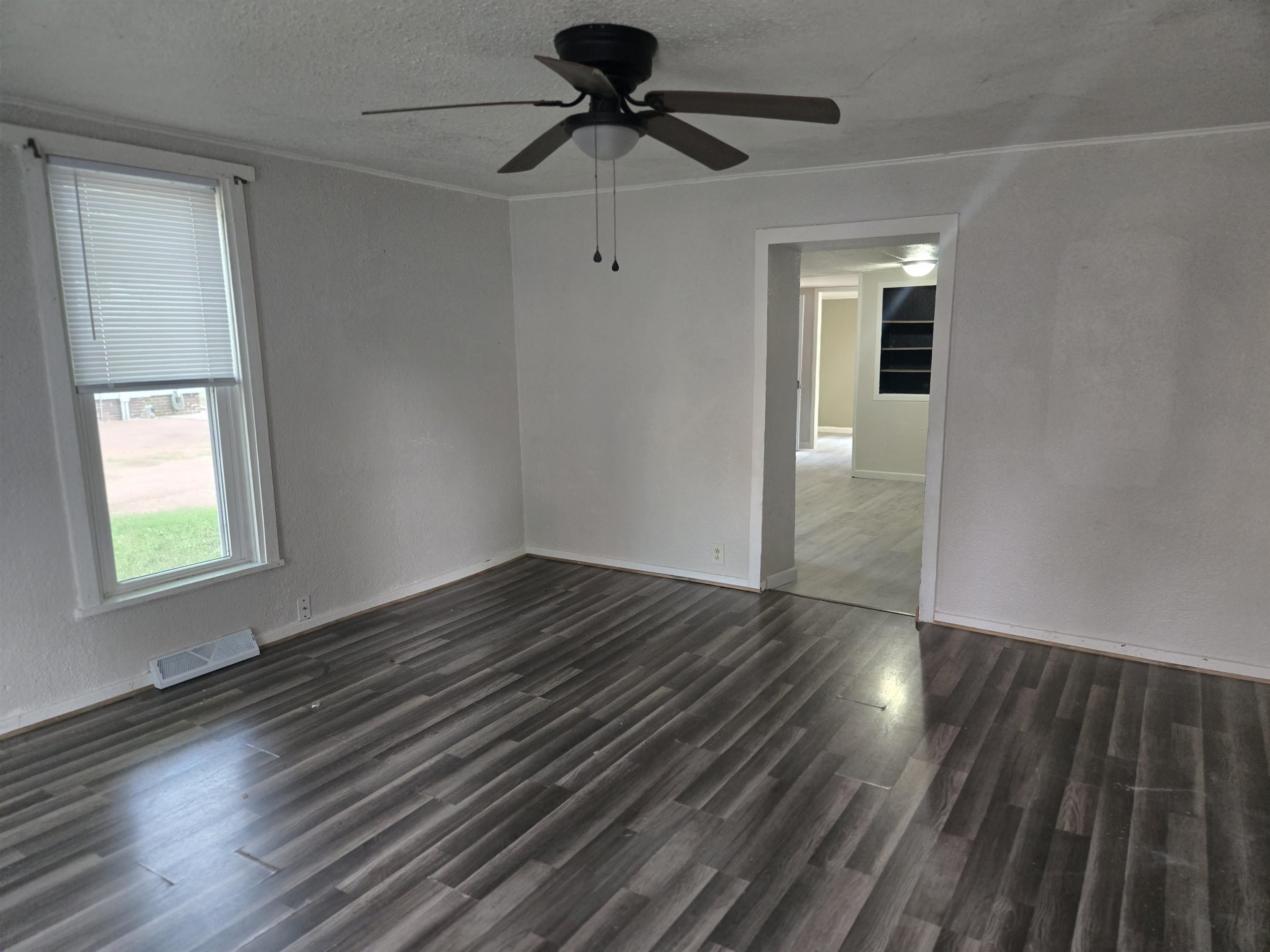 2142 Strongs Avenue Property Photo 4