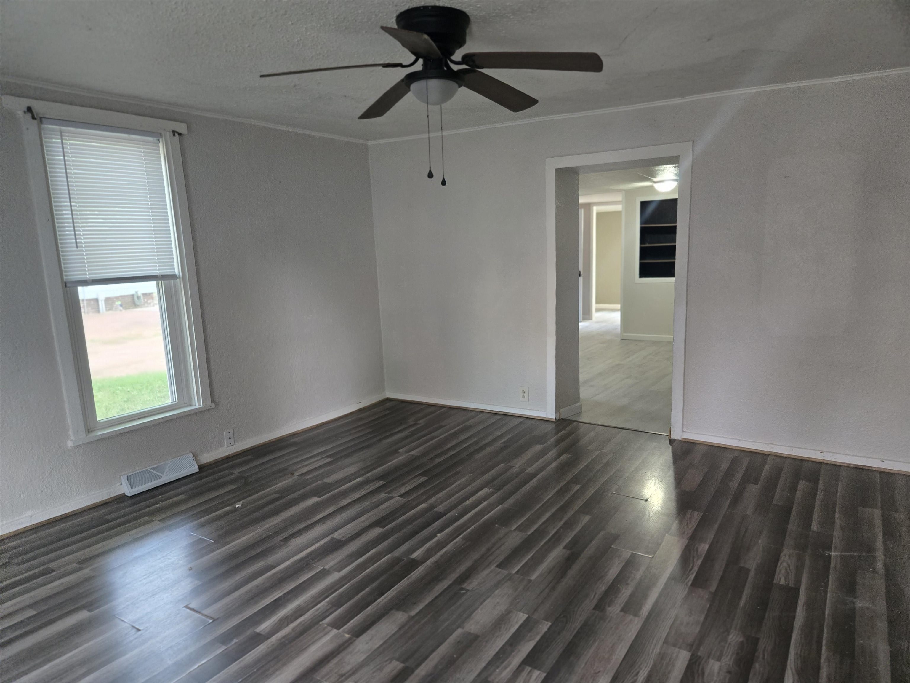 2142 Strongs Avenue Property Photo 5
