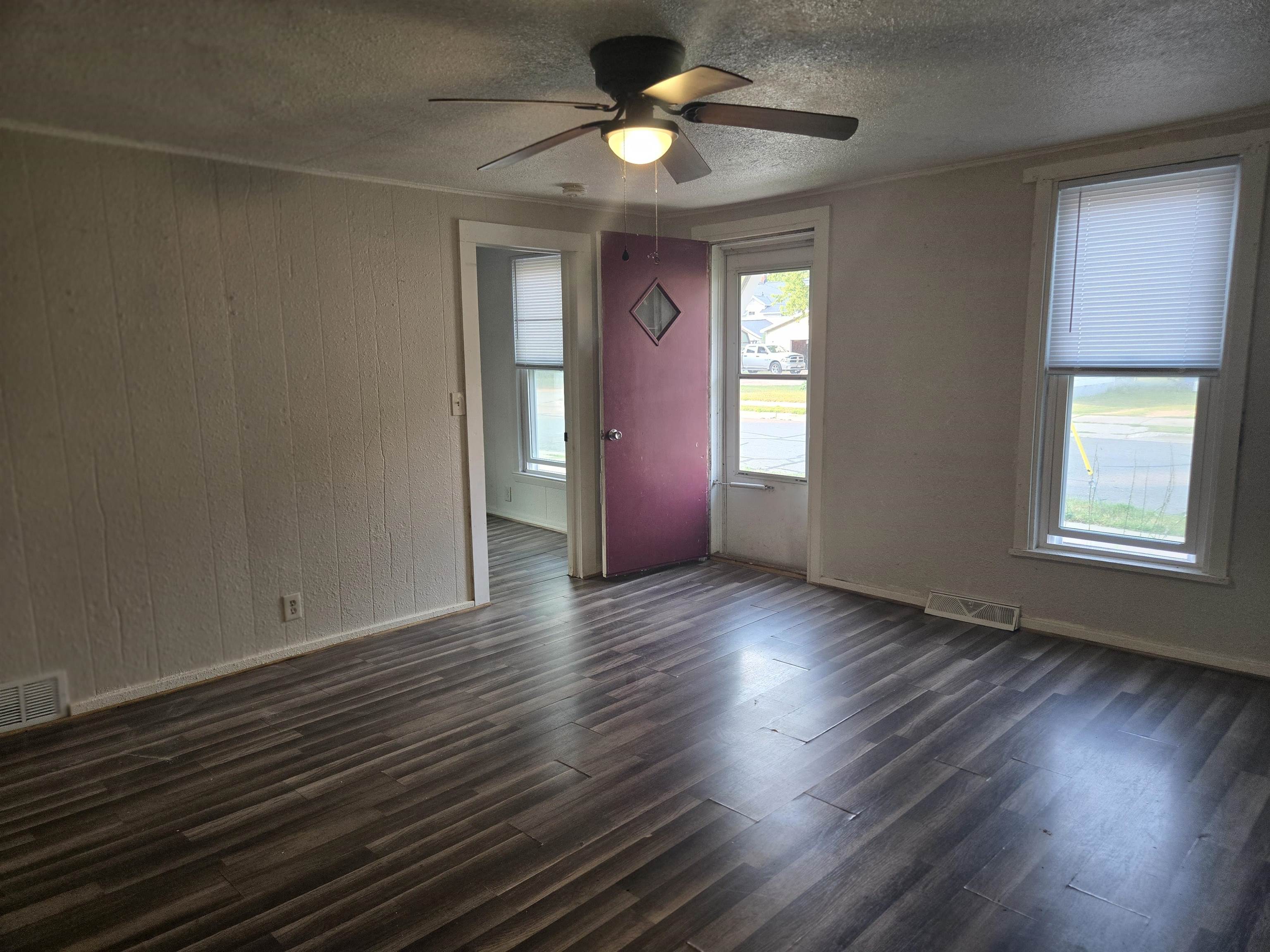 2142 Strongs Avenue Property Photo 6