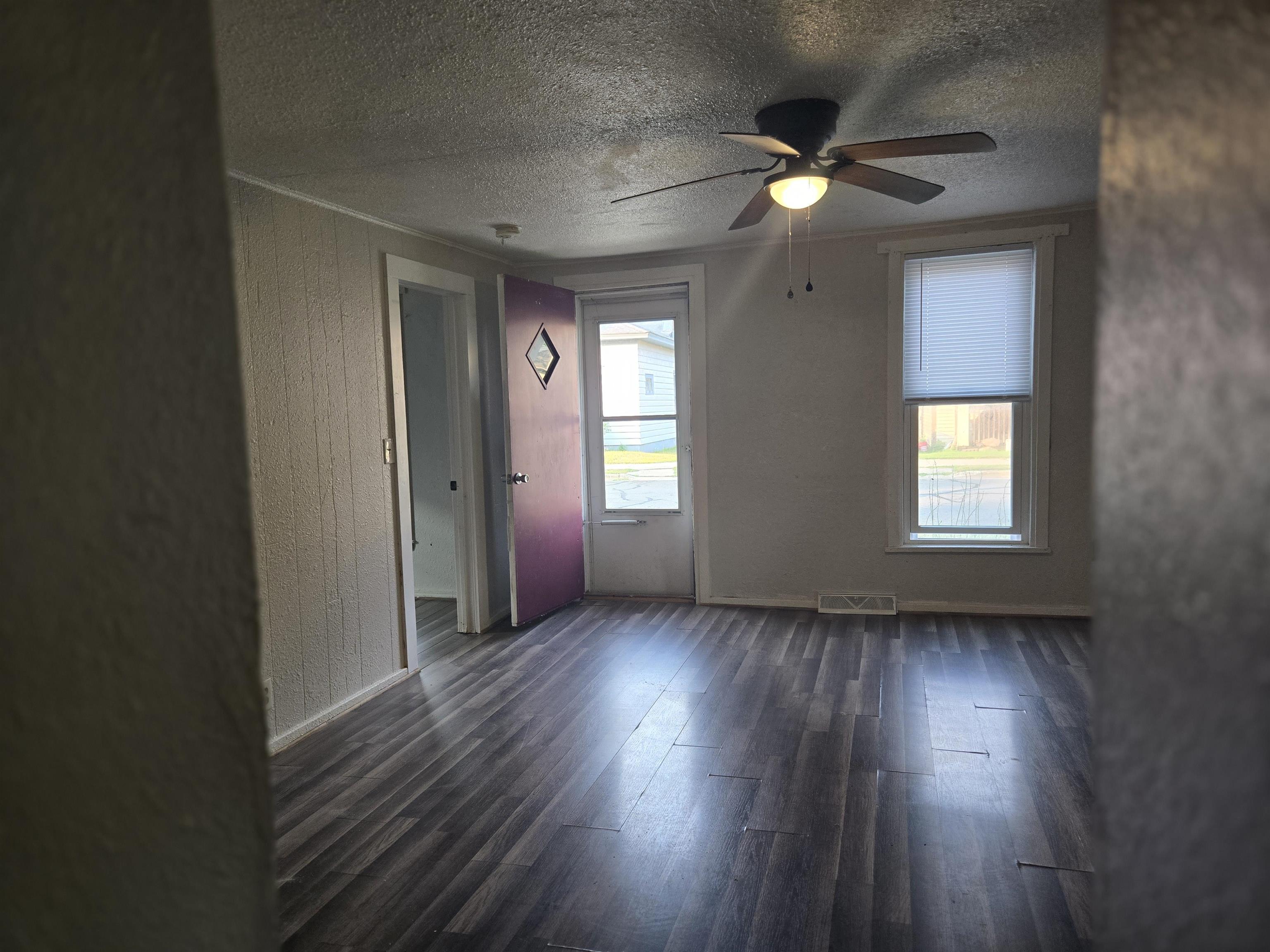 2142 Strongs Avenue Property Photo 7