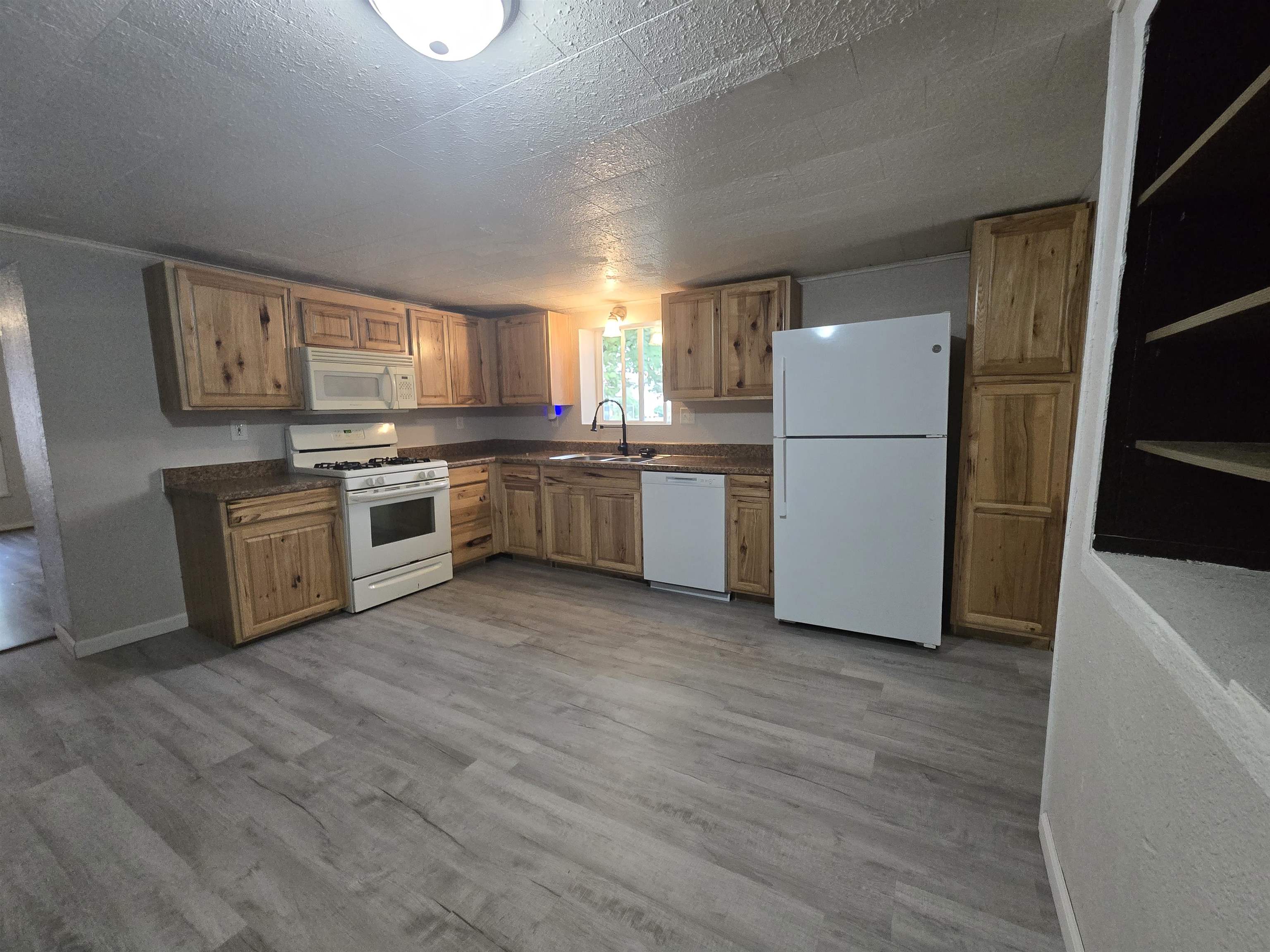 2142 Strongs Avenue Property Photo 8