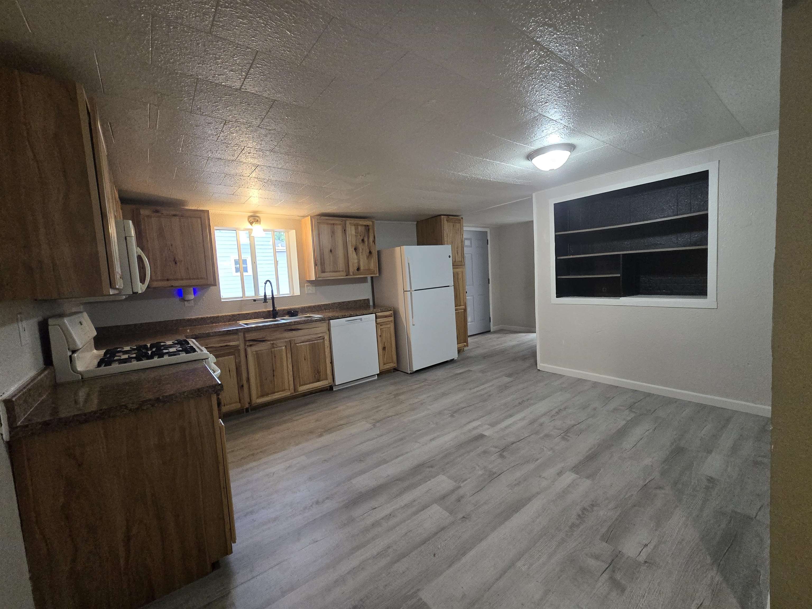 2142 Strongs Avenue Property Photo 9