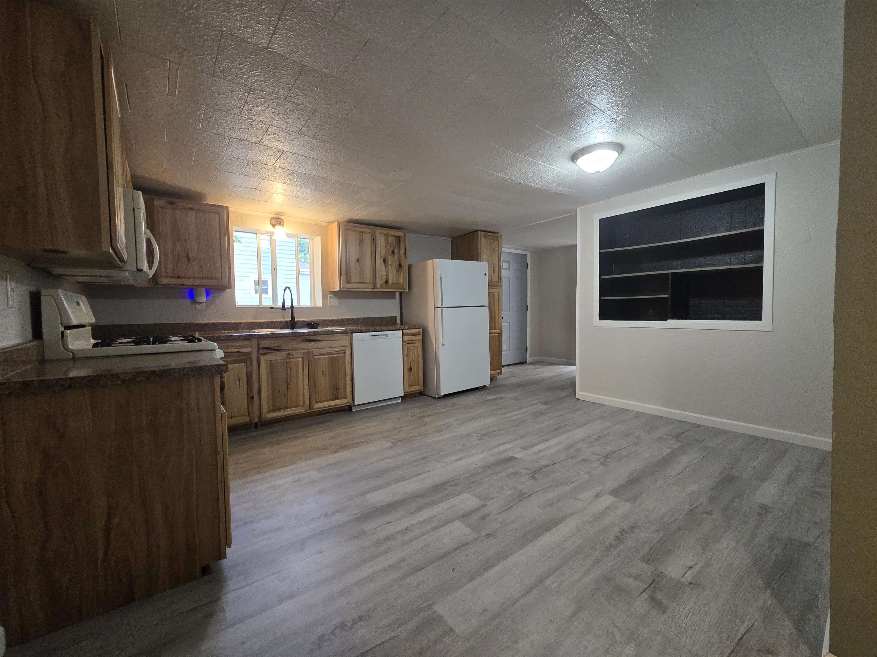 2142 Strongs Avenue Property Photo 10