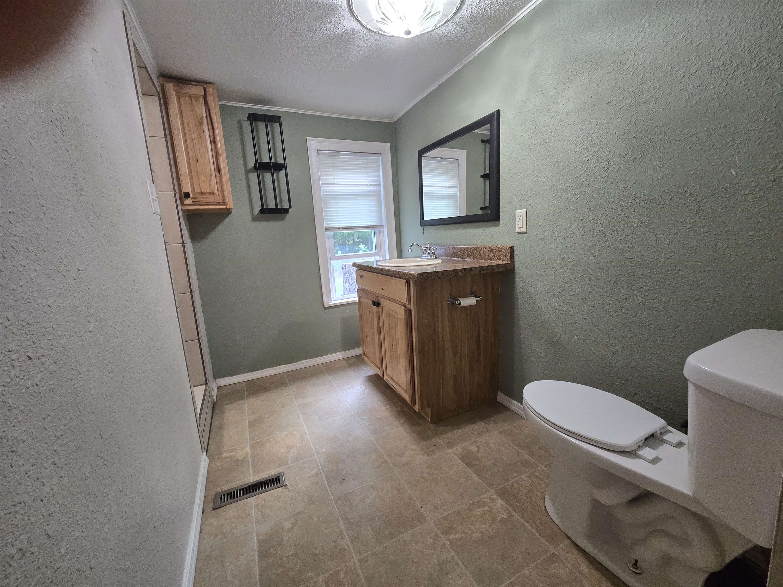 2142 Strongs Avenue Property Photo 12