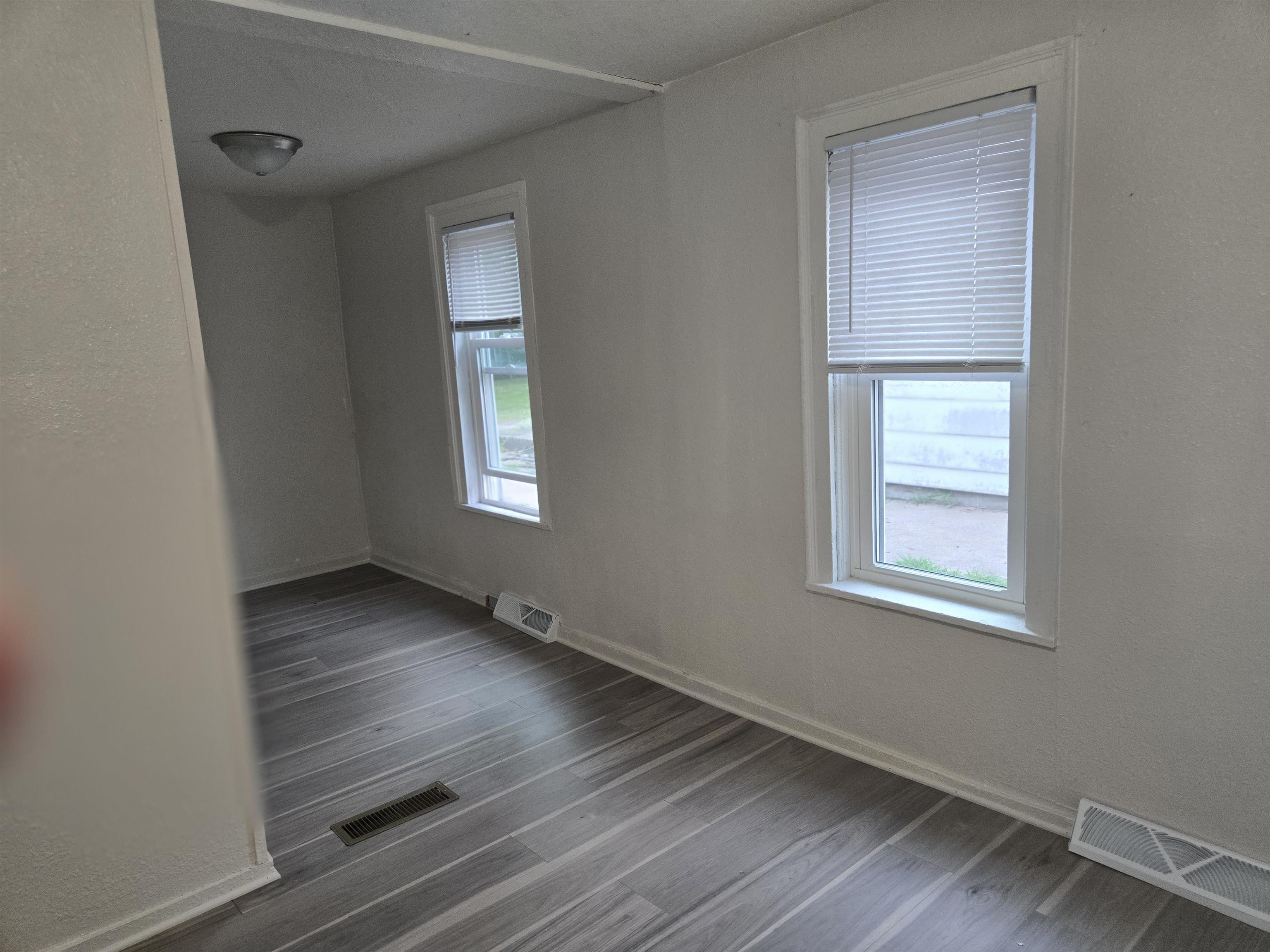 2142 Strongs Avenue Property Photo 15