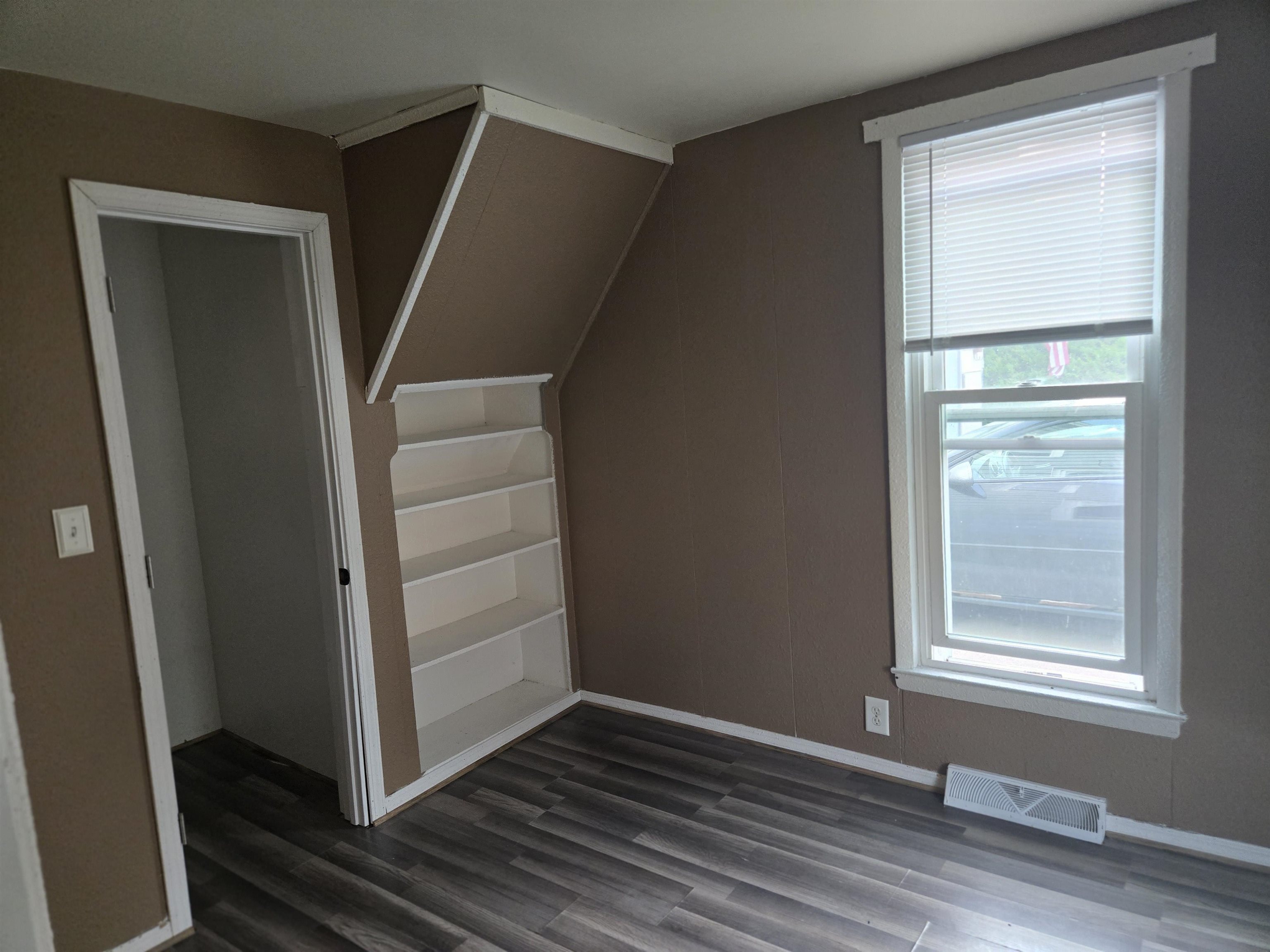 2142 Strongs Avenue Property Photo 16