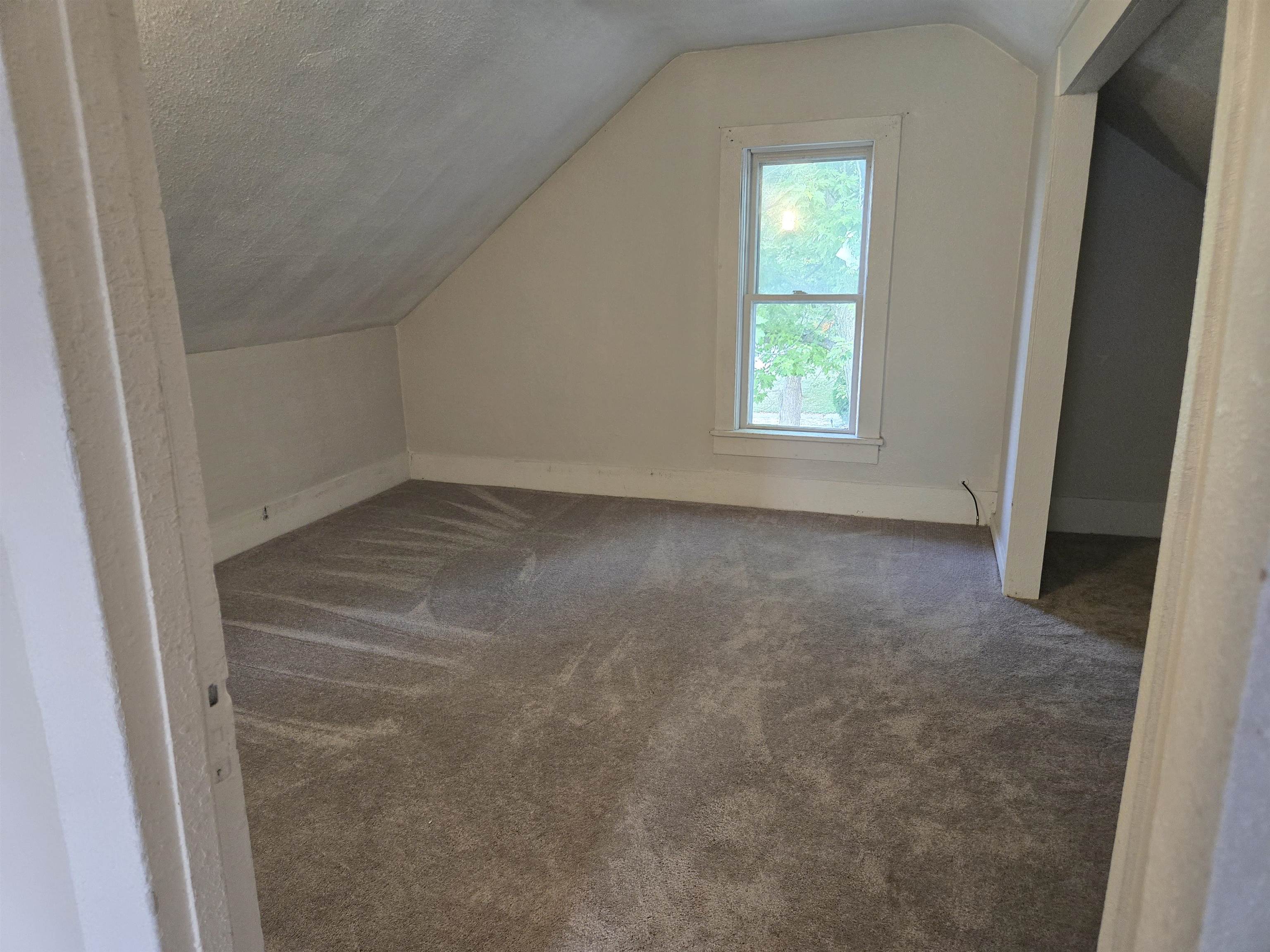 2142 Strongs Avenue Property Photo 17
