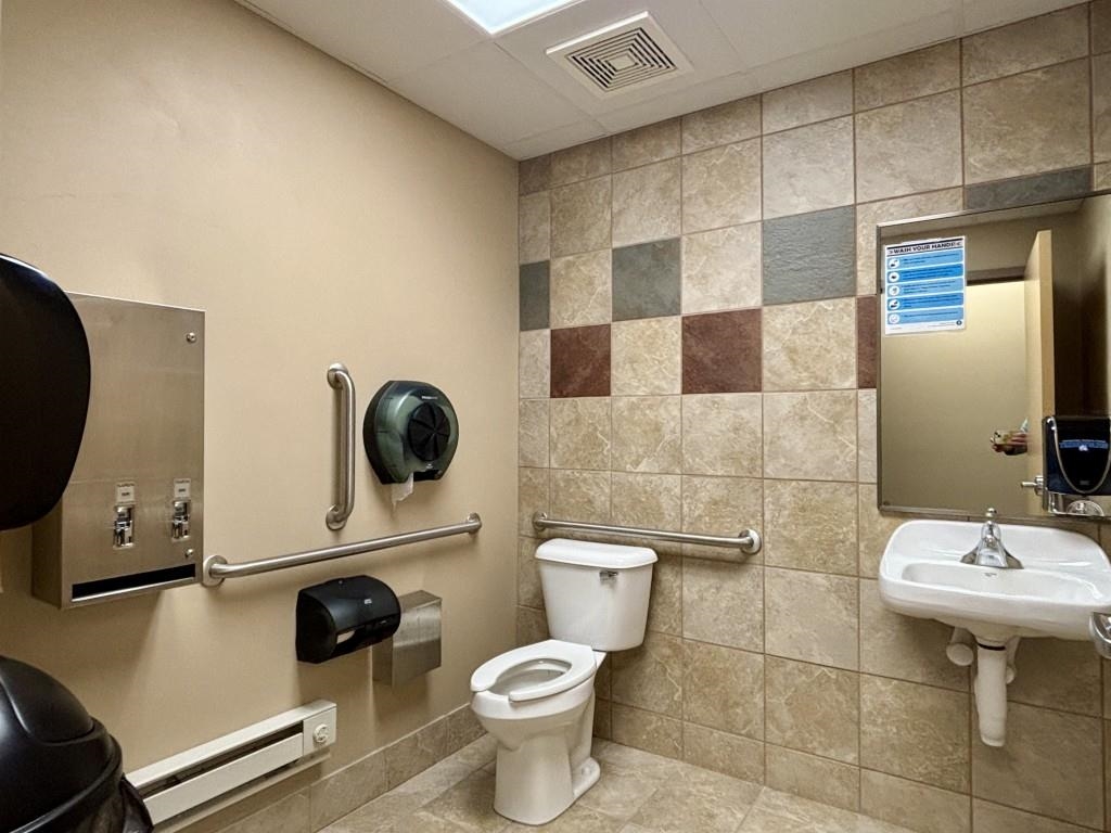 402 N Genesee Street Property Photo 28