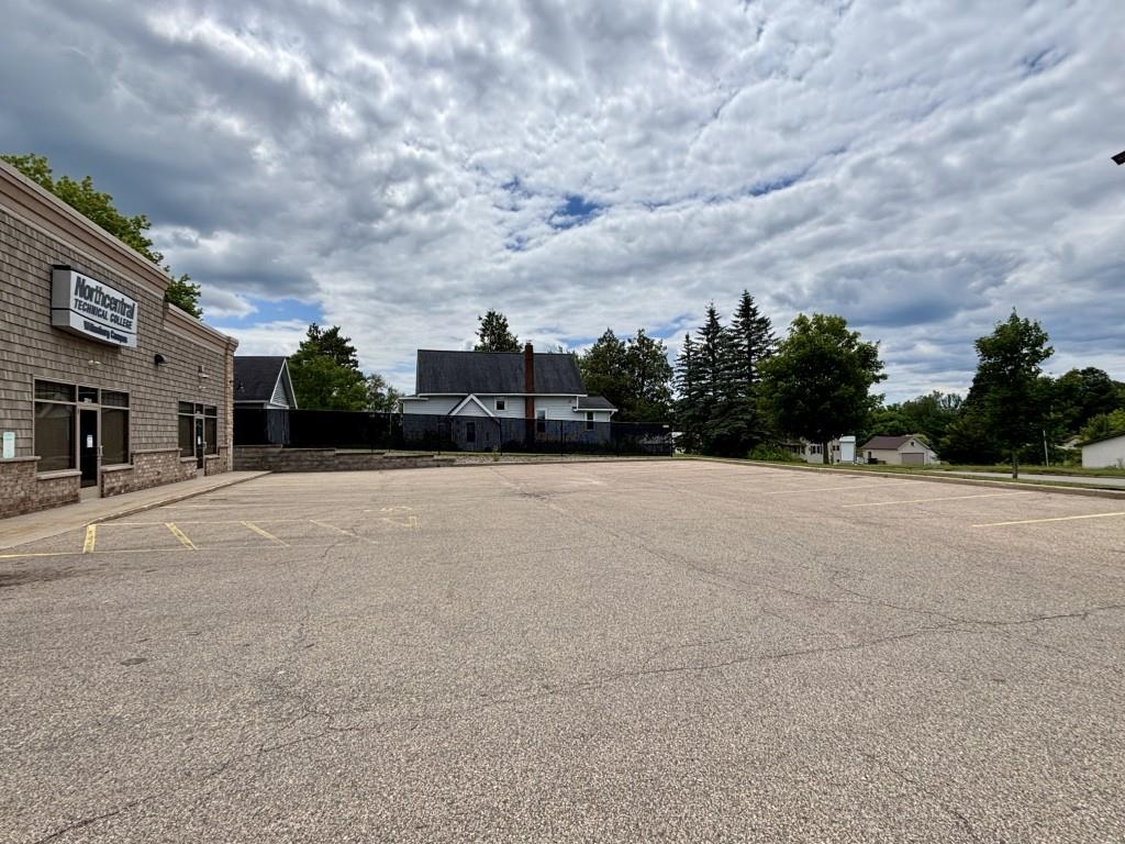 402 N Genesee Street Property Photo 33