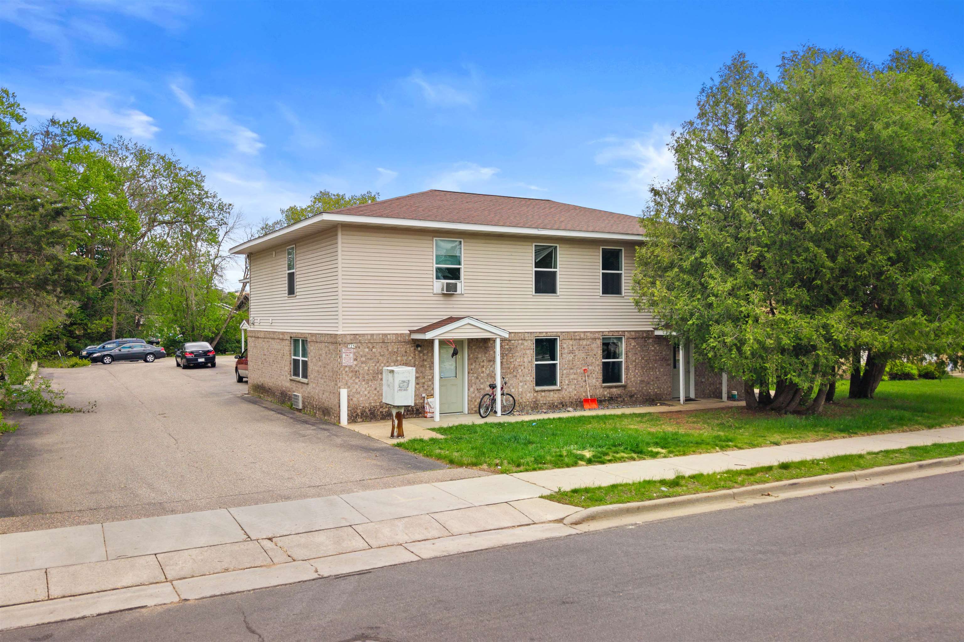 725 Prentice Street Property Photo 1