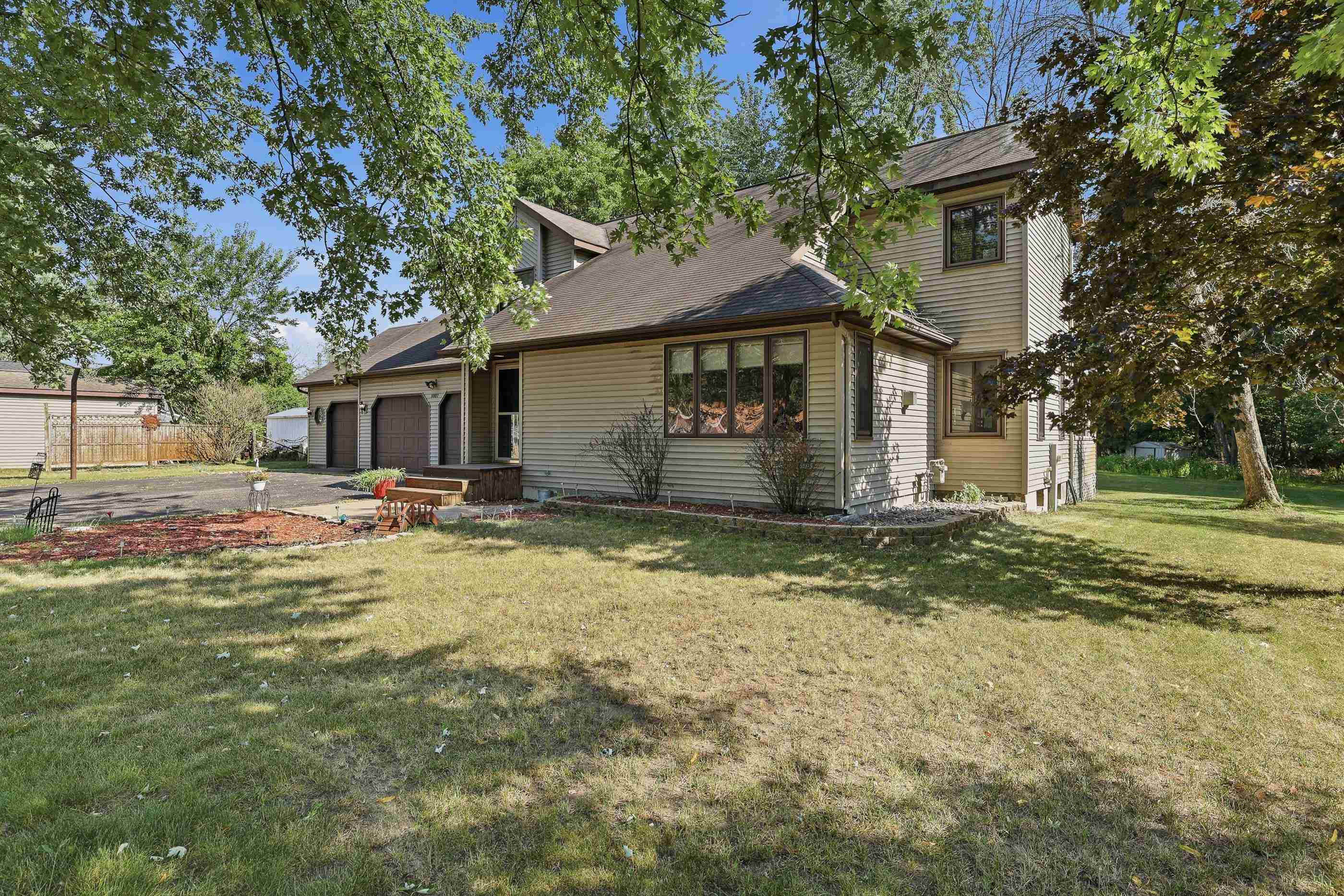 1007 W 3rd Street Property Photo 5