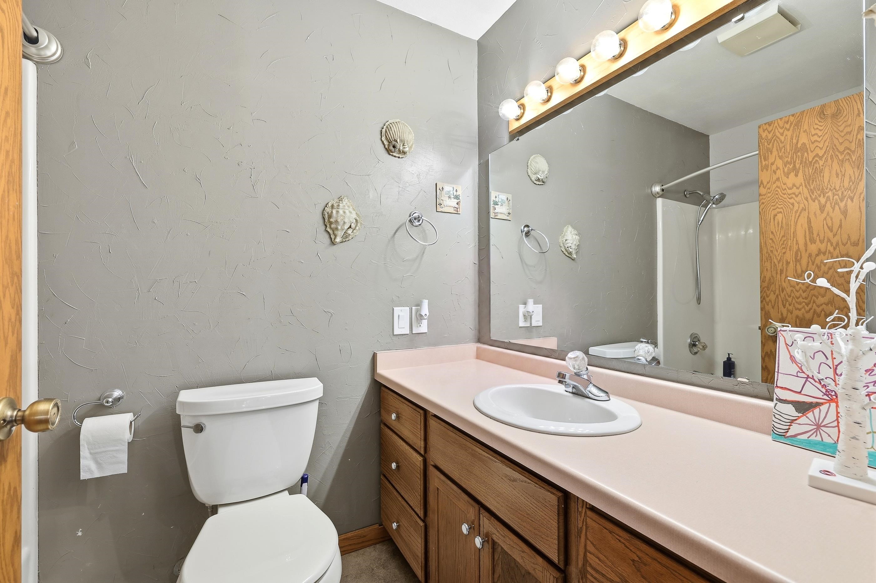1007 W 3rd Street Property Photo 27