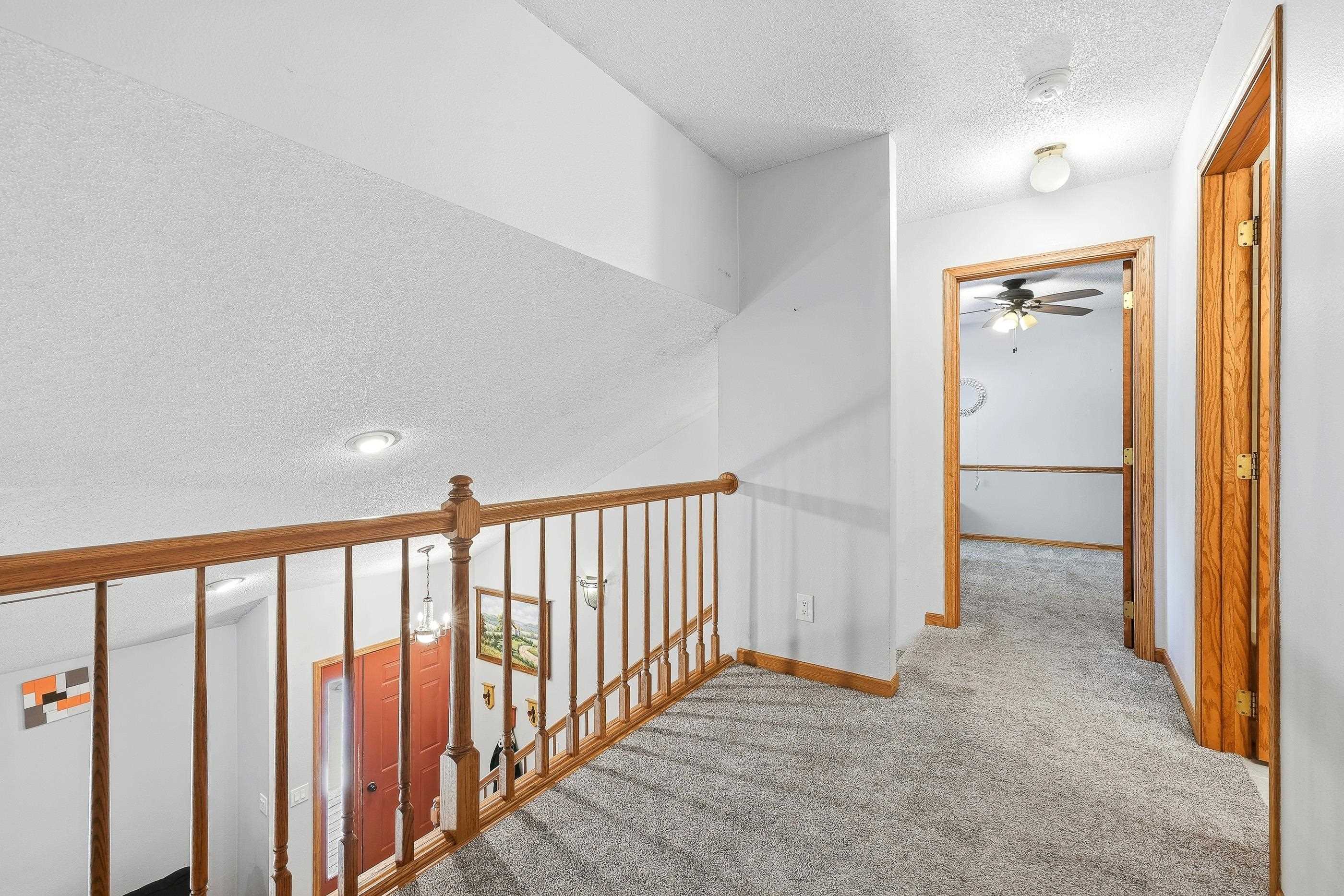 1007 W 3rd Street Property Photo 28