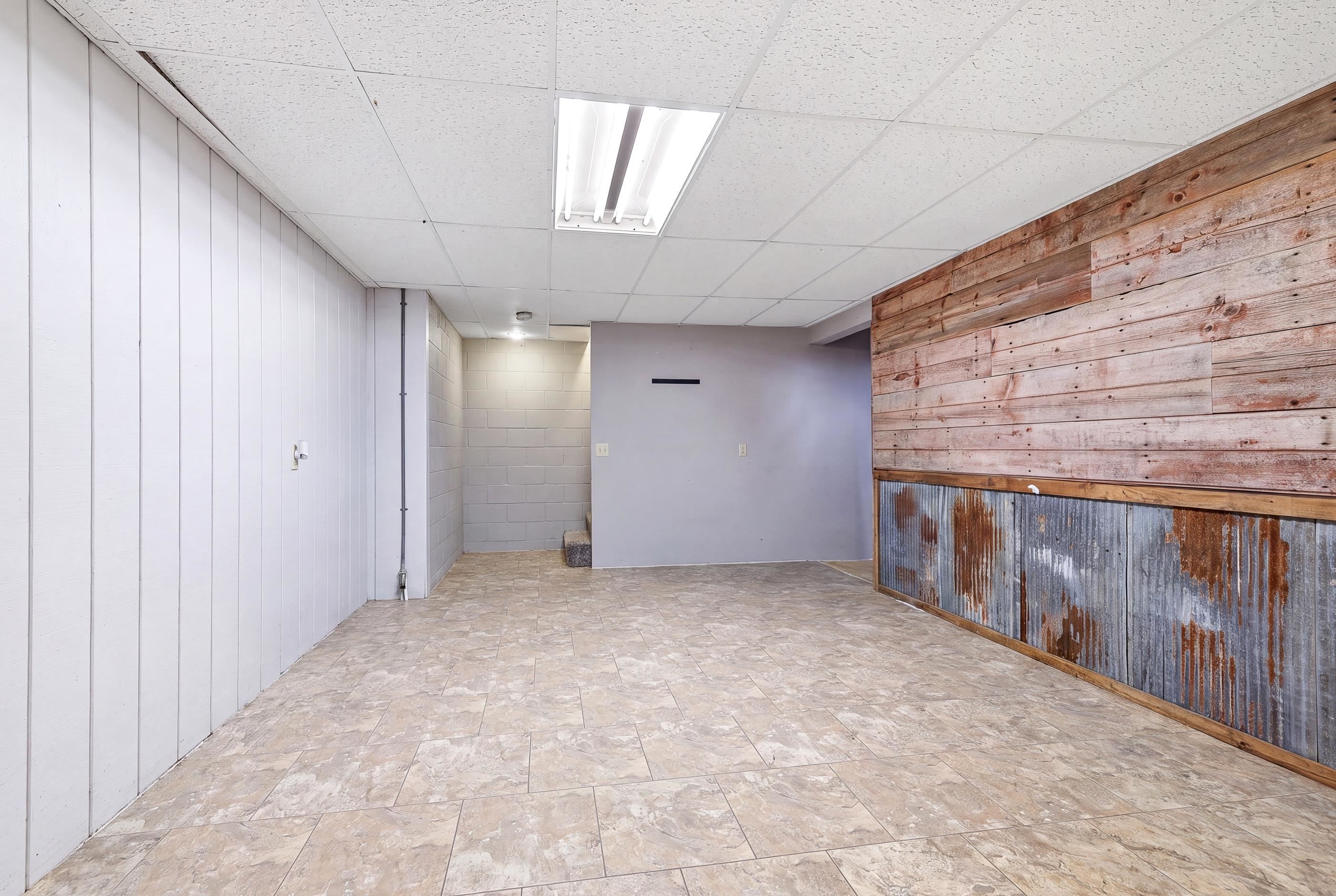 1007 W 3rd Street Property Photo 36
